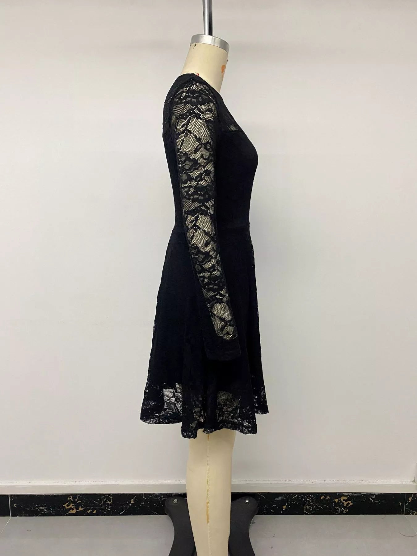 Trendsi Elegant Lace Long Sleeve Mini Dress -