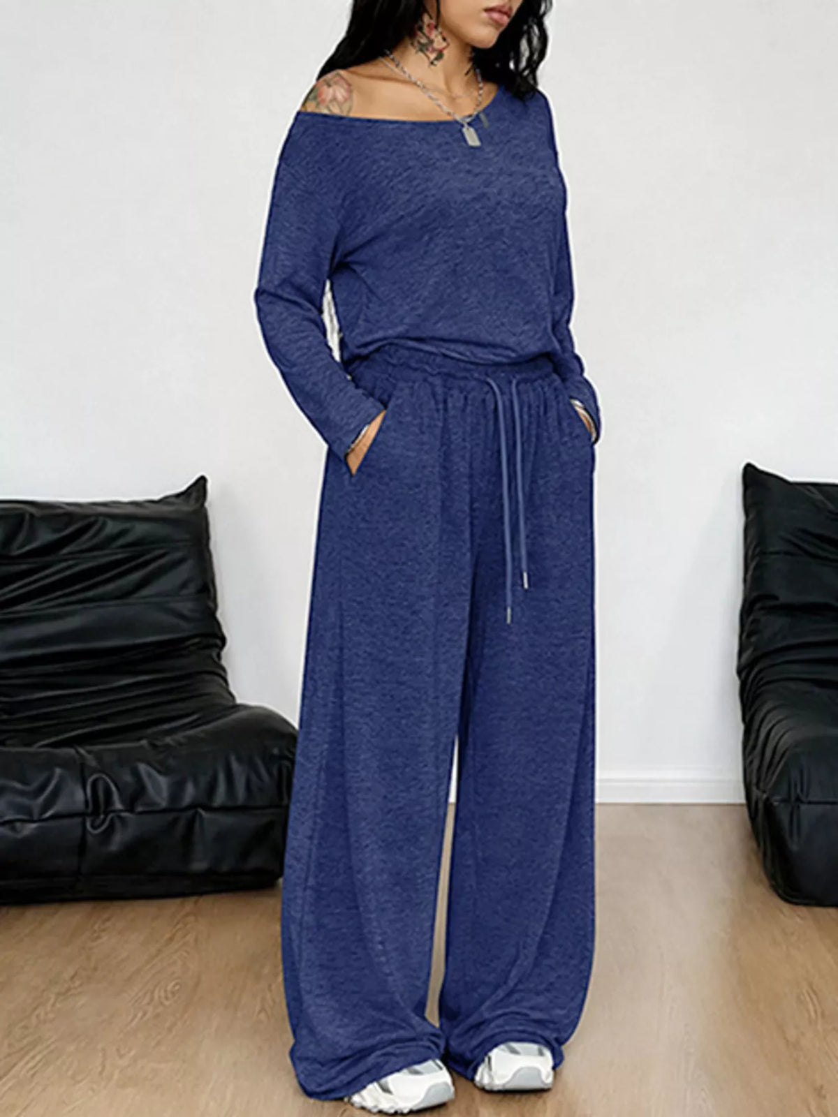 Women's clothing set – product view 10
