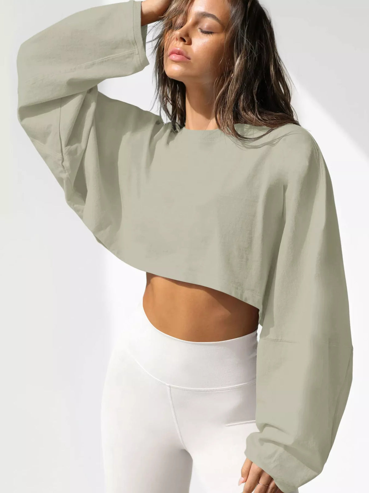 Cropped Sweatshirt in pale green, front view