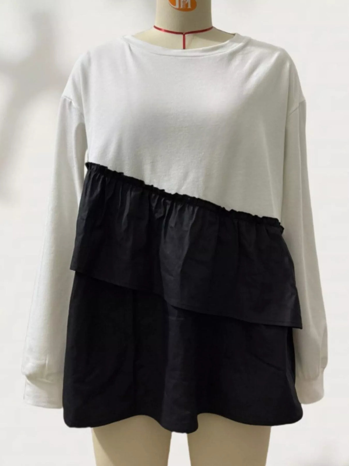 White color-block ruffled hem top