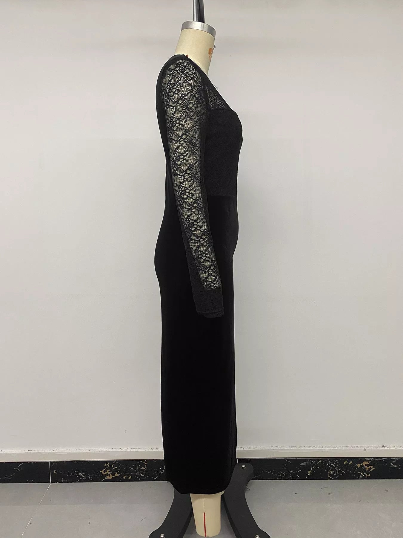 Trendsi Elegant Lace and Velvet Midi Dress -