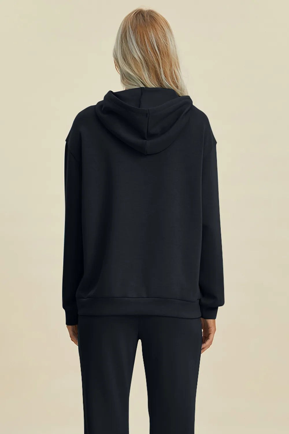 Drawstring long-sleeve hoodie with kangaroo pocket
