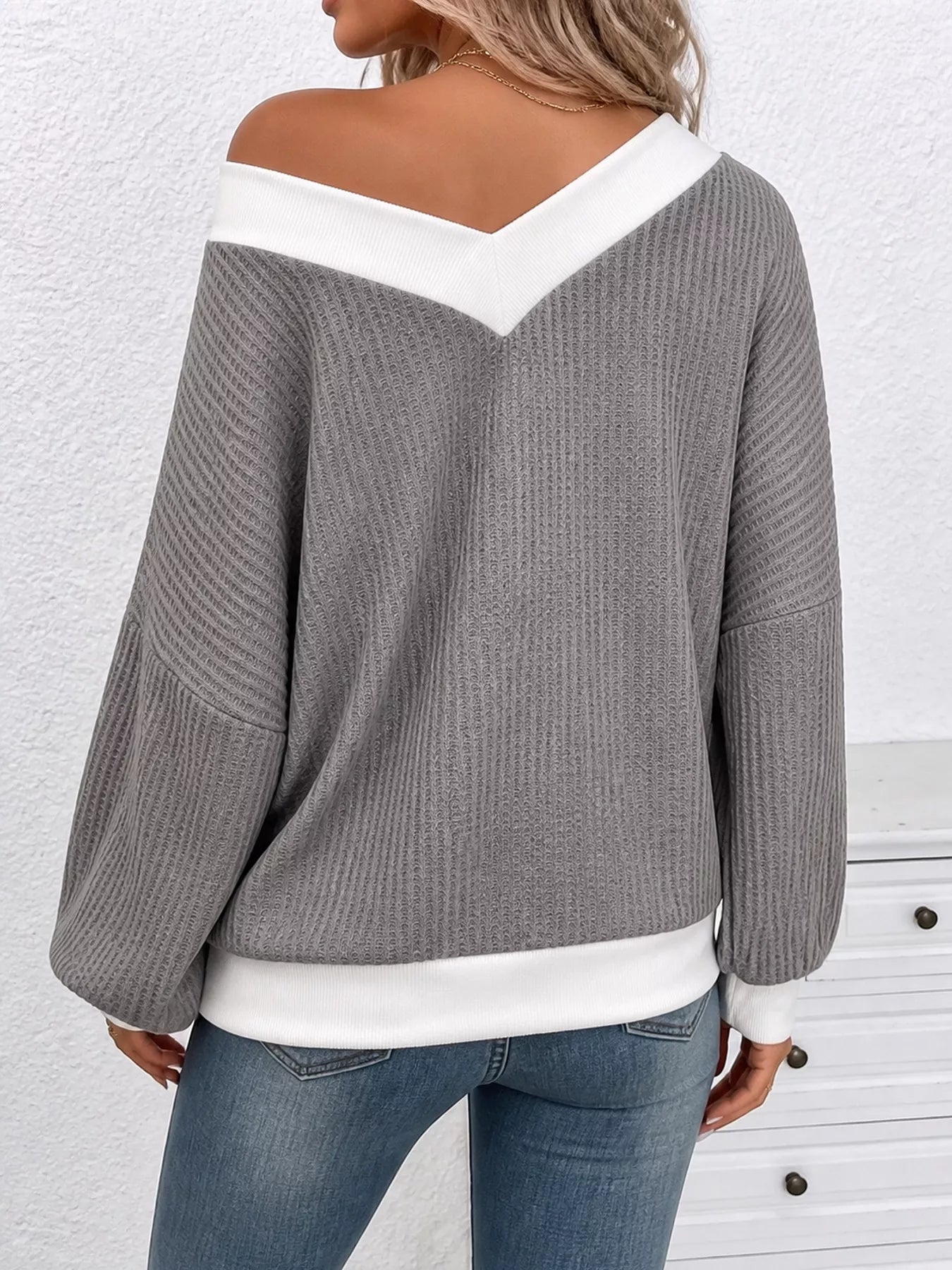 Trendsi Textured Contrast Trim V-Neck Knit Top -