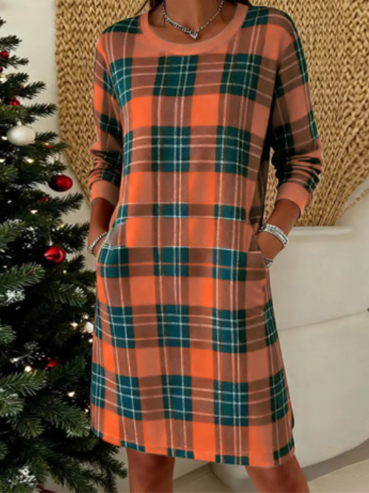 Plaid long sleeve crew-neck dress with pockets
