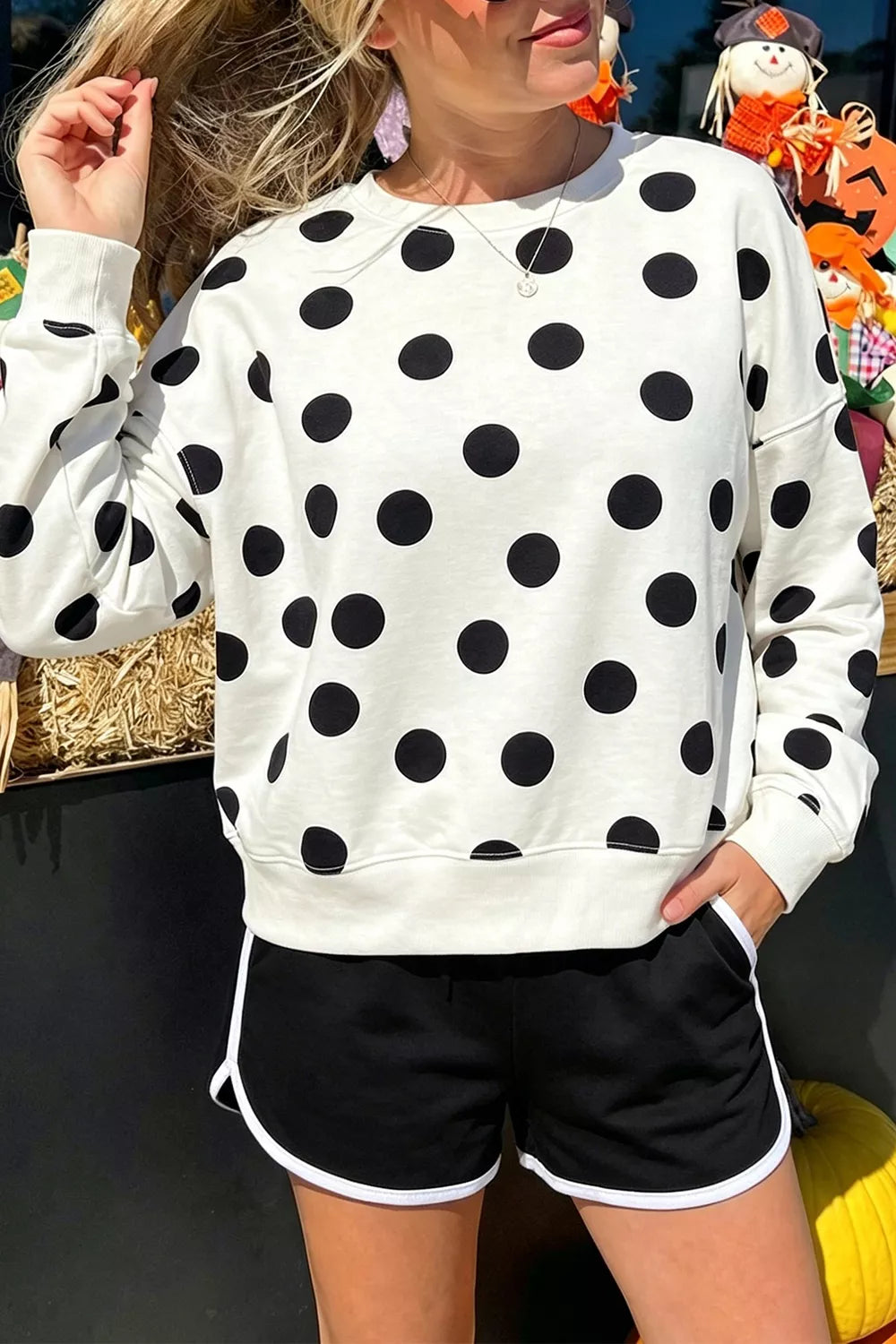 White and black polka dot round neck sweatshirt