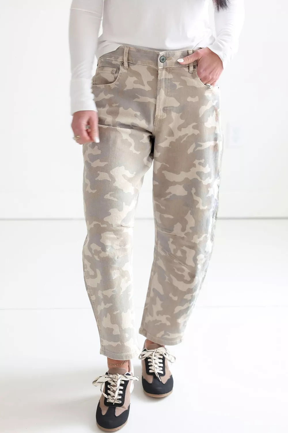 Beige camouflage barrel jeans, front view