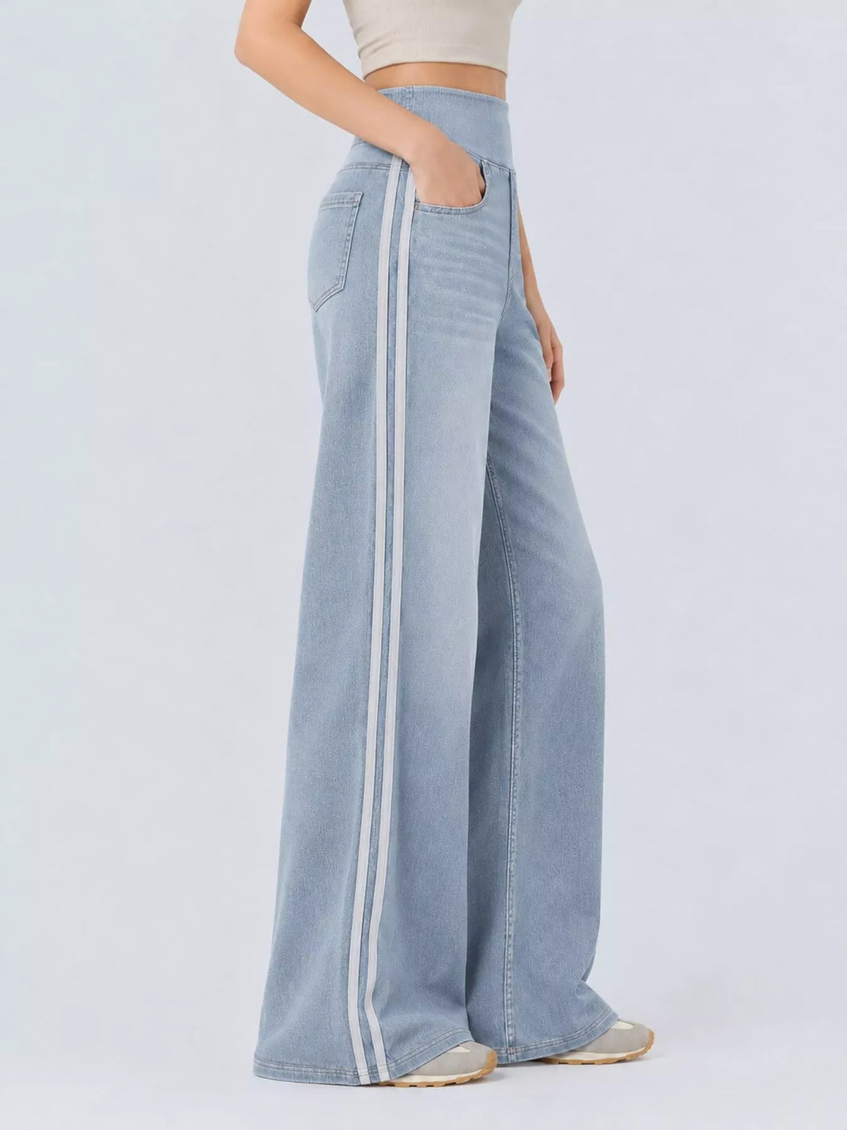 Wide-Leg Side-Stripe Jeans in light blue