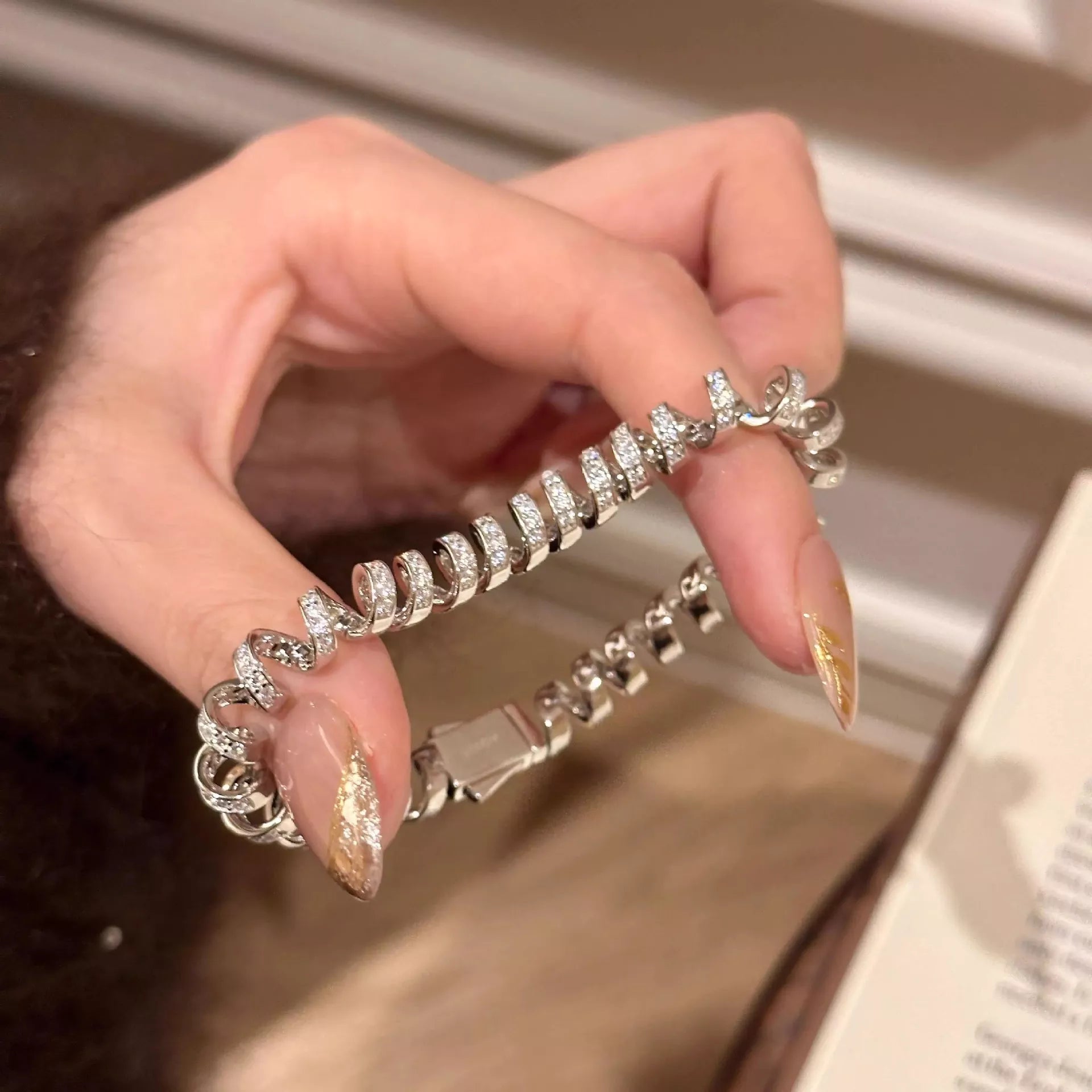 Trendsi Alloy Zircon Silver-Plated Coil Bracelet -