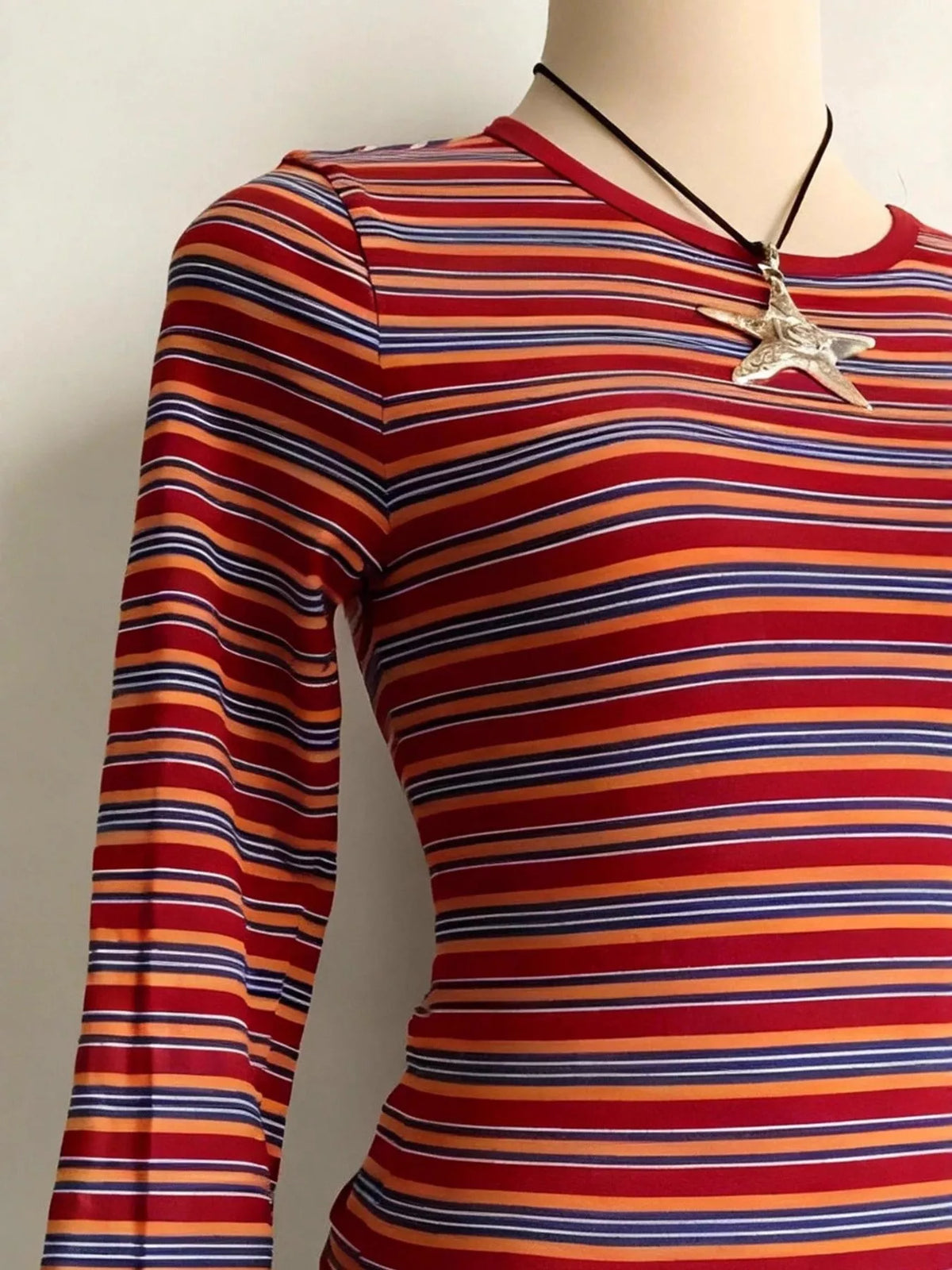 Round neck long sleeve t-shirt, construction and design details