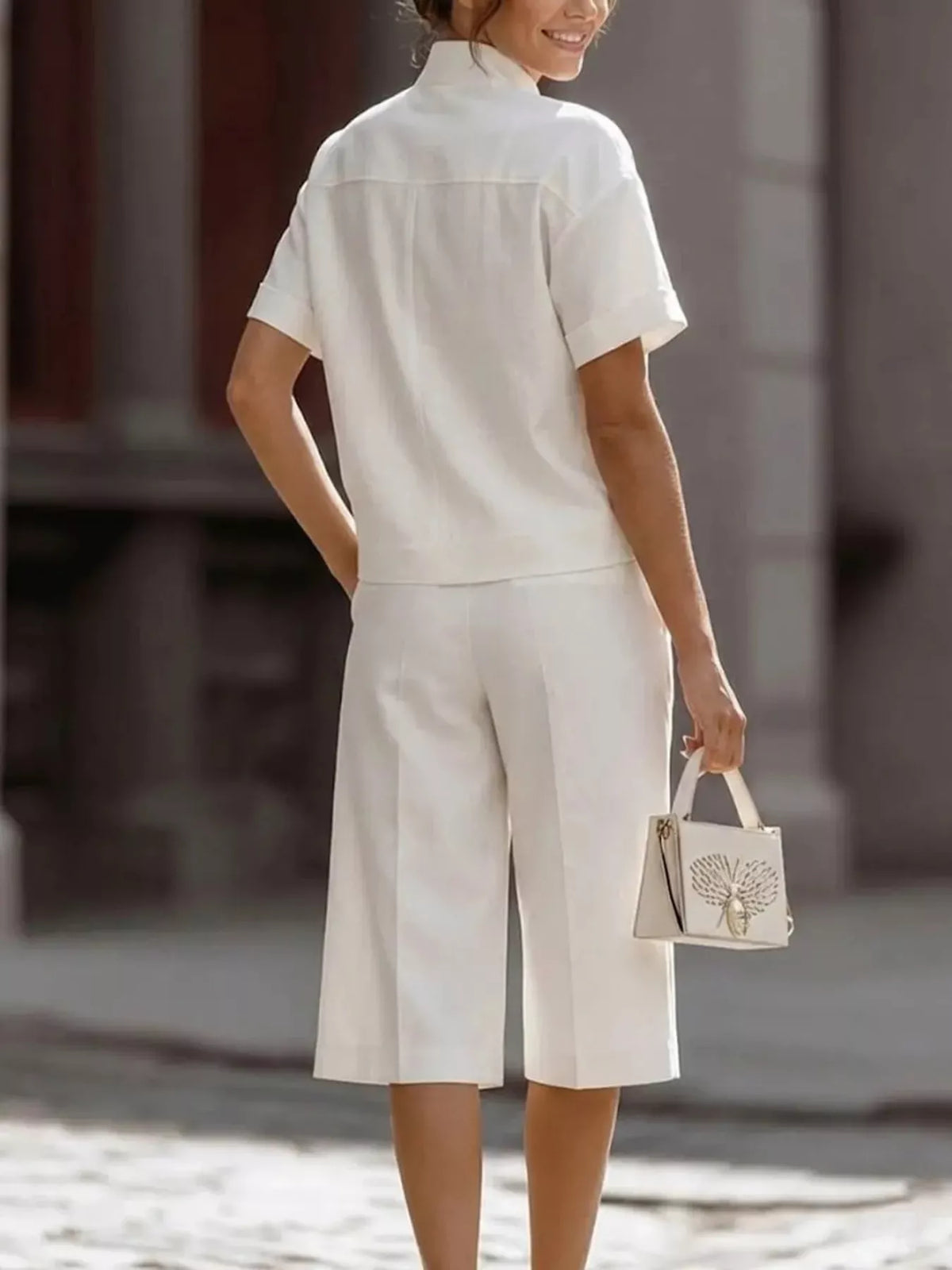 White short sleeve shirt and capris set, back view
