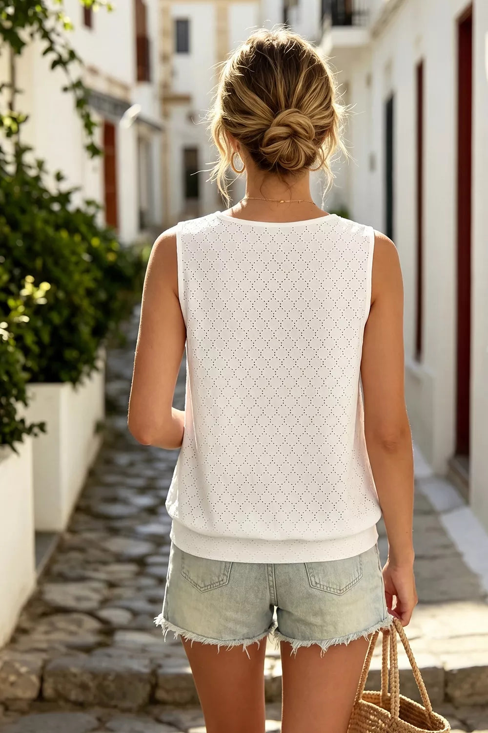 Trendsi Eyelet Keyhole Neck Sleeveless Top -