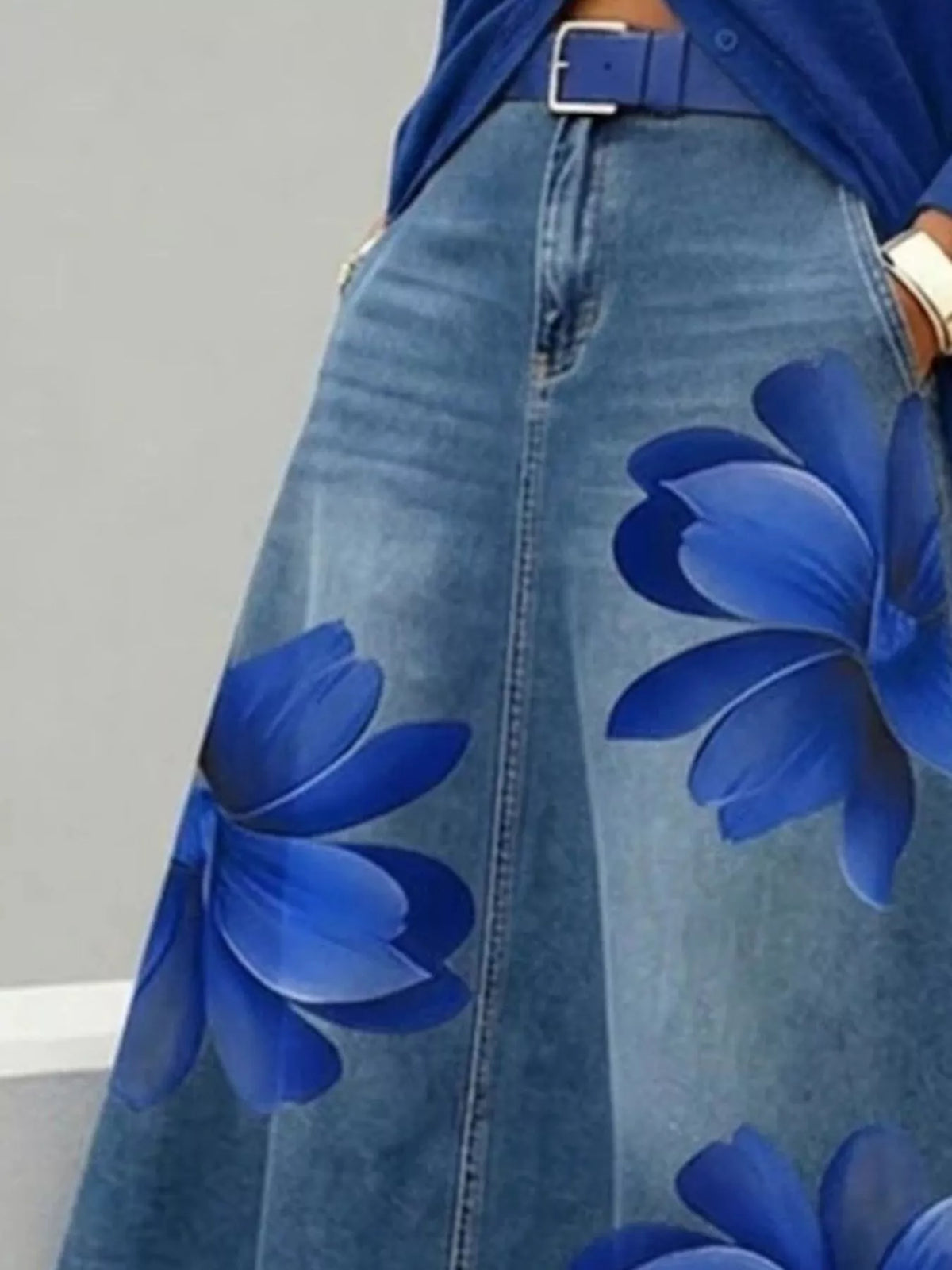 Blue floral floral print a-line midi skirt — design and construction details