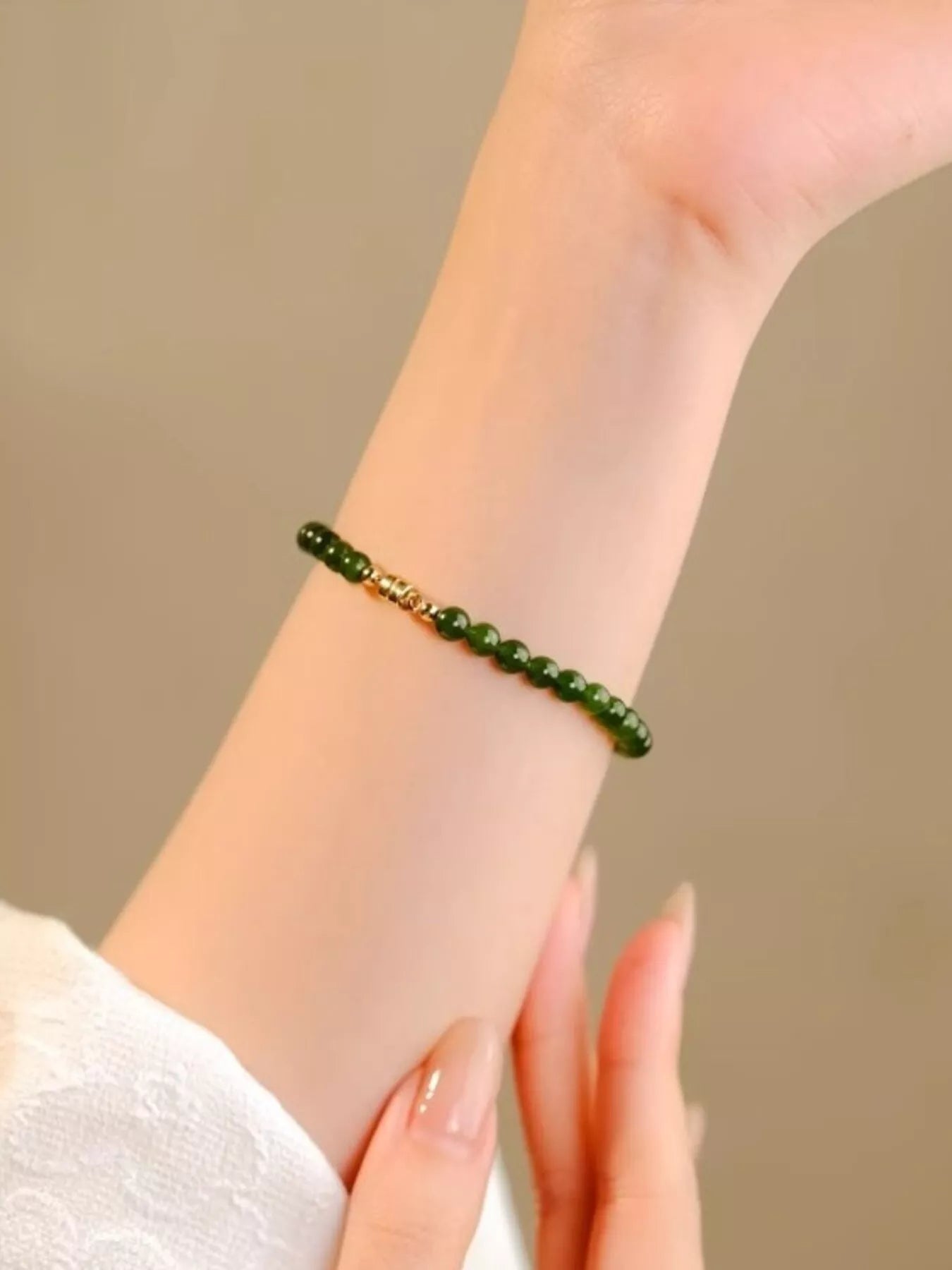 Women's Green Agate Beaded Bracelet With Gold Center Detail