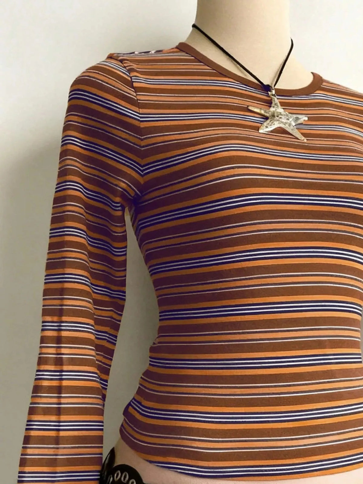 Round neck long sleeve t-shirt, construction and design details