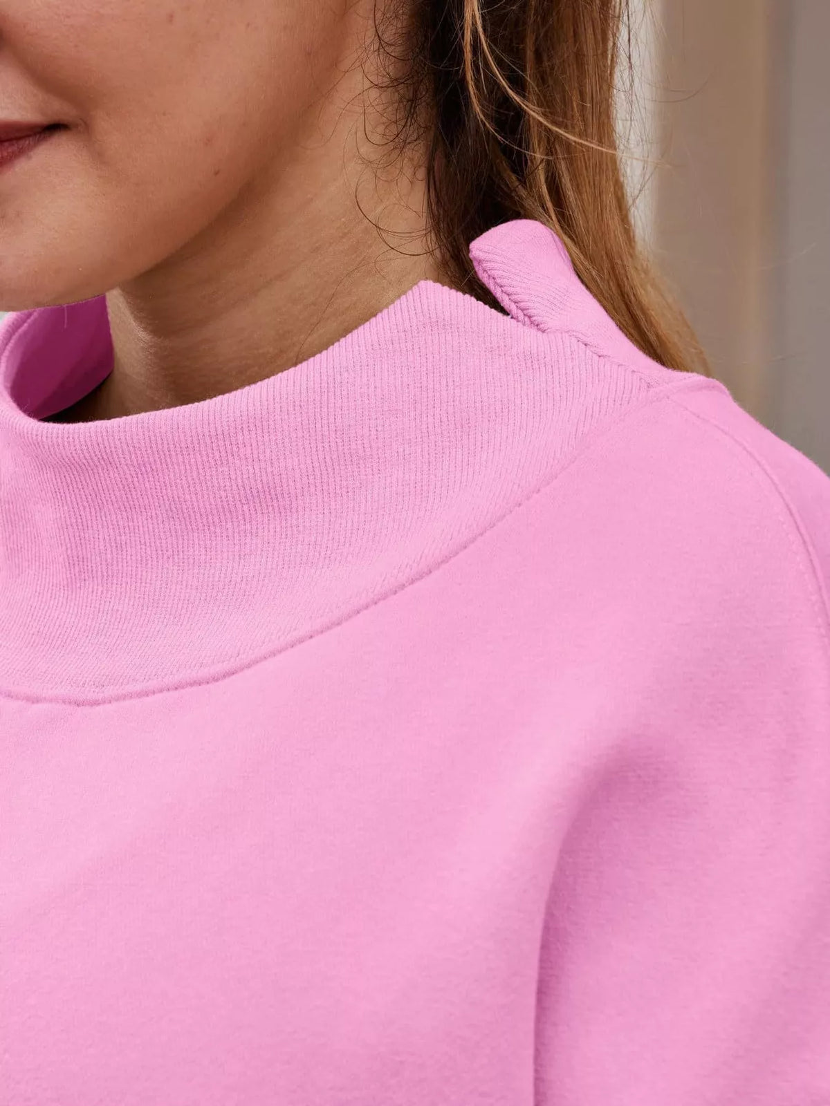 Oversized sweatshirt, pink neckline detail