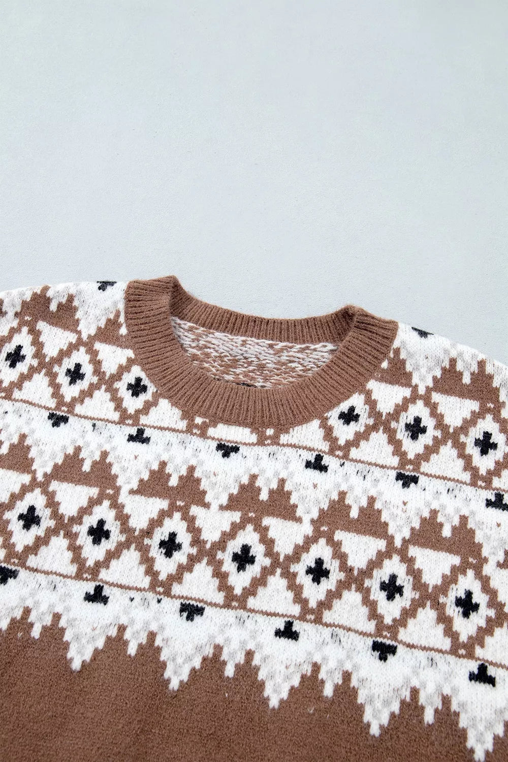 Women's Geometric Print Drop Shoulder Casual Pullover Sweater in Caramel, close-up detail
