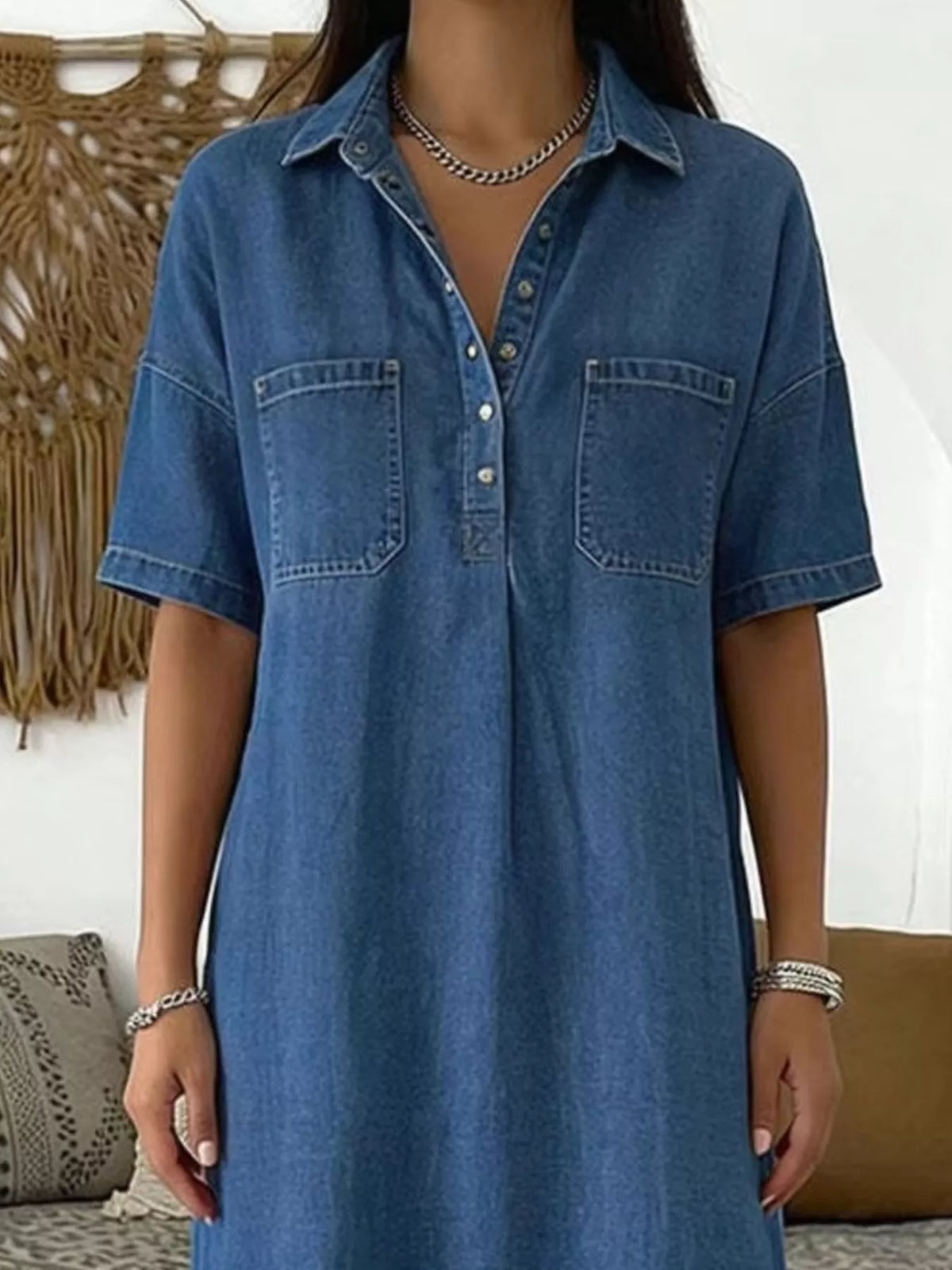 Blue short sleeve dress with chest pockets — design and construction details