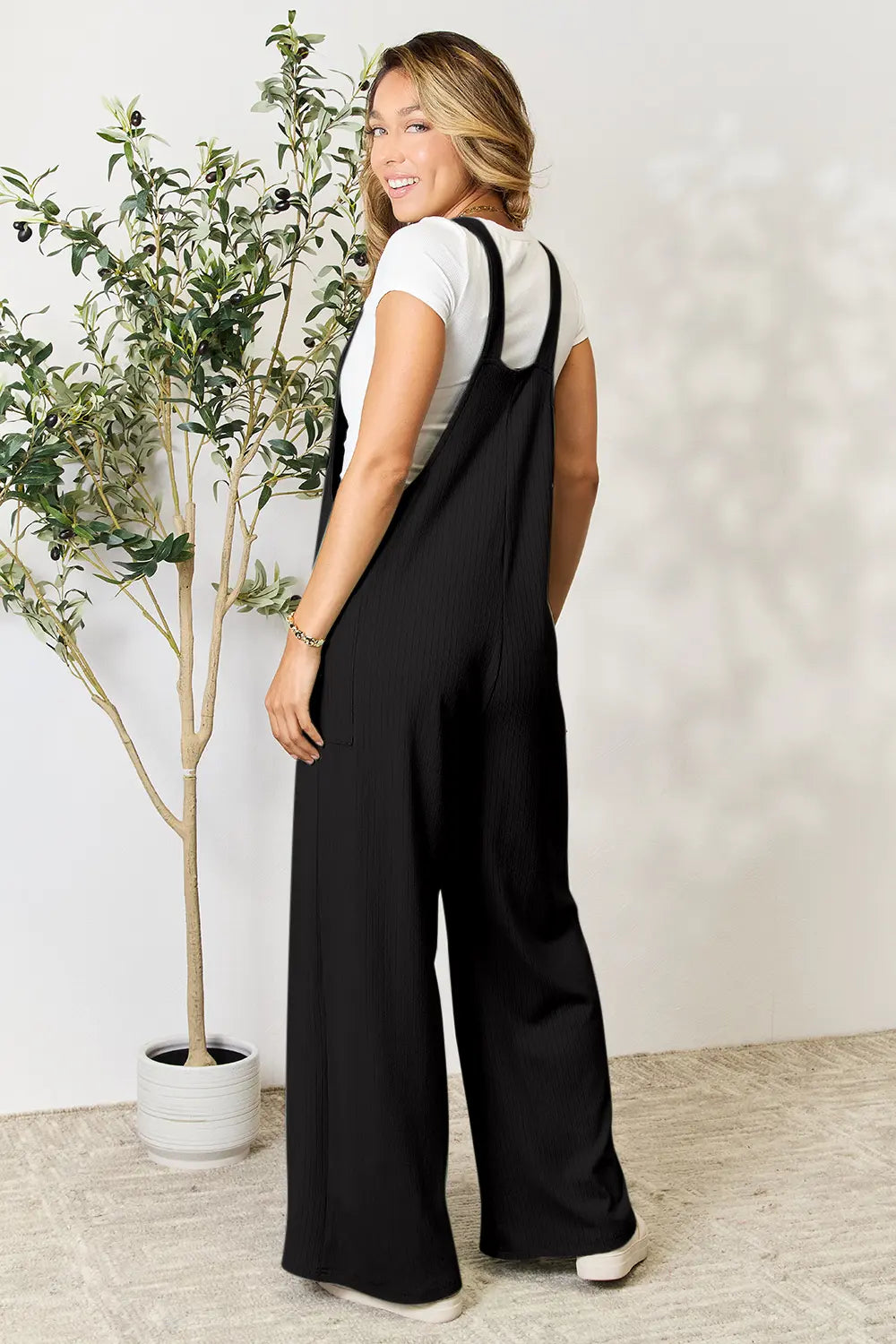 Women's apparel – product view 32