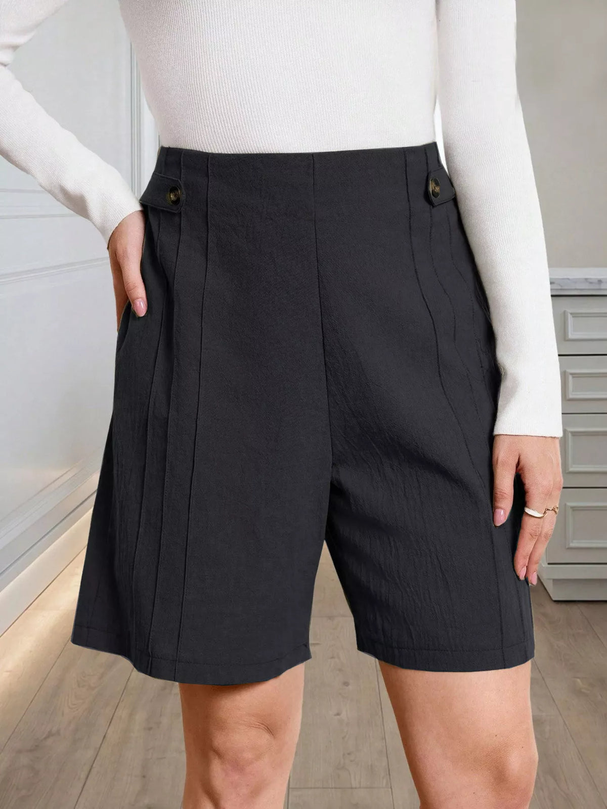 Women's shorts – product view 4