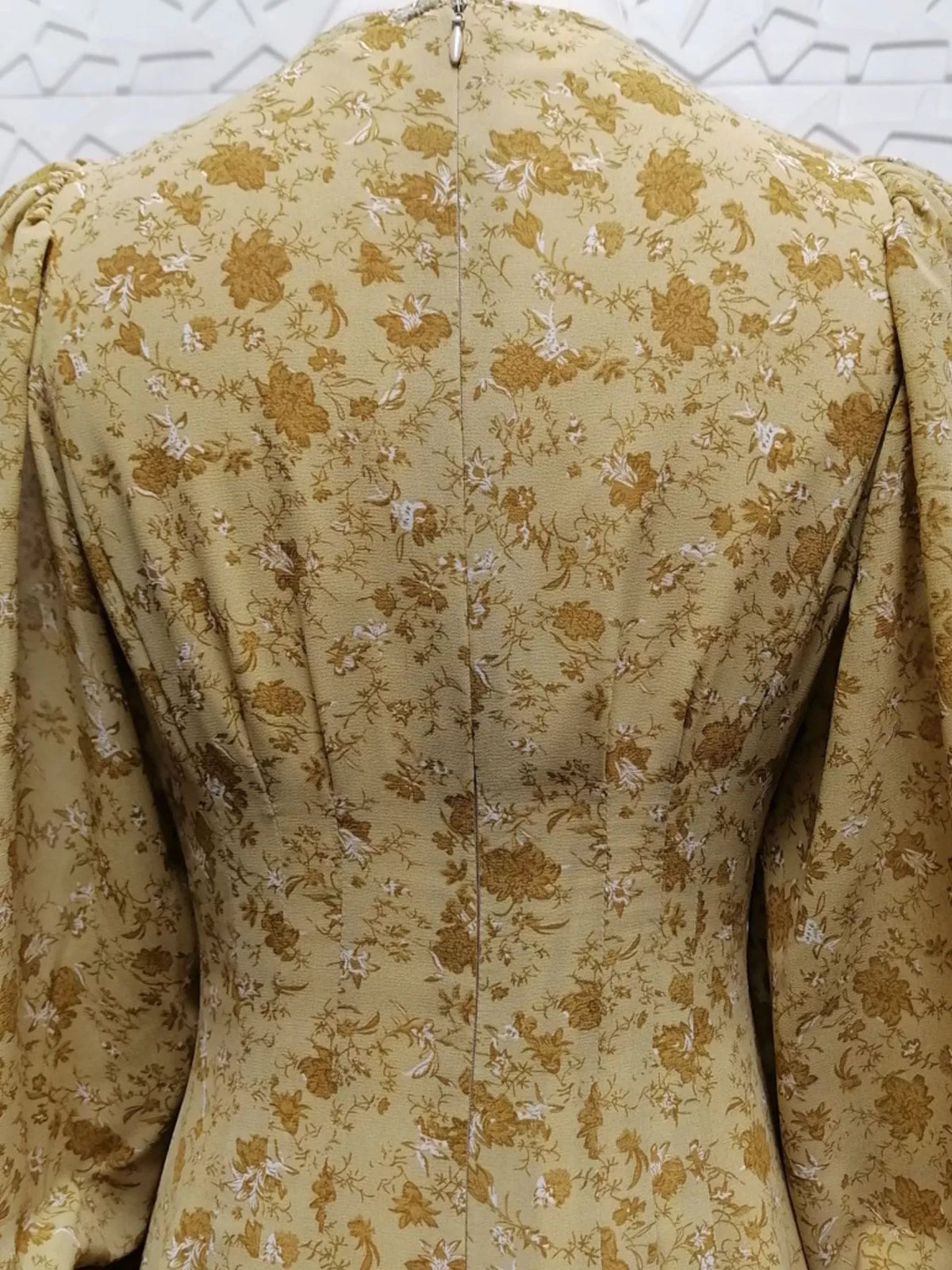 Floral midi dress, back bodice