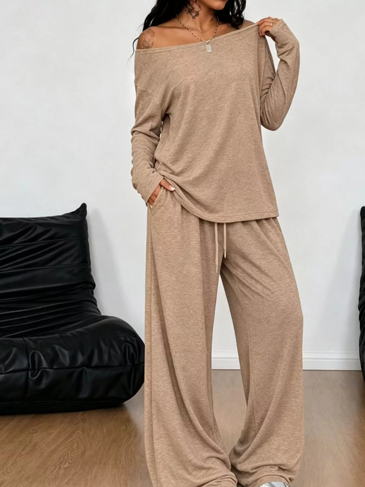 Women's clothing set – product view 6
