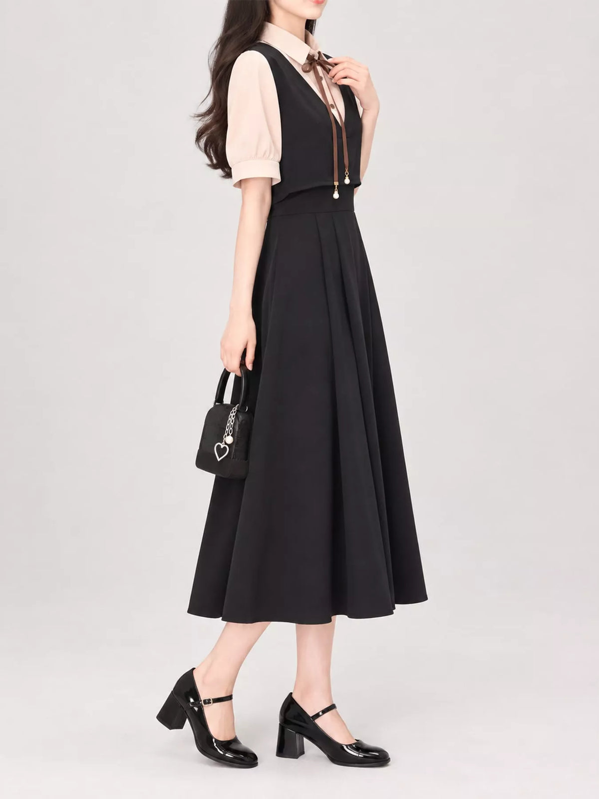 Women's Contrast Short Sleeve Pleated Midi Dress in black — side view