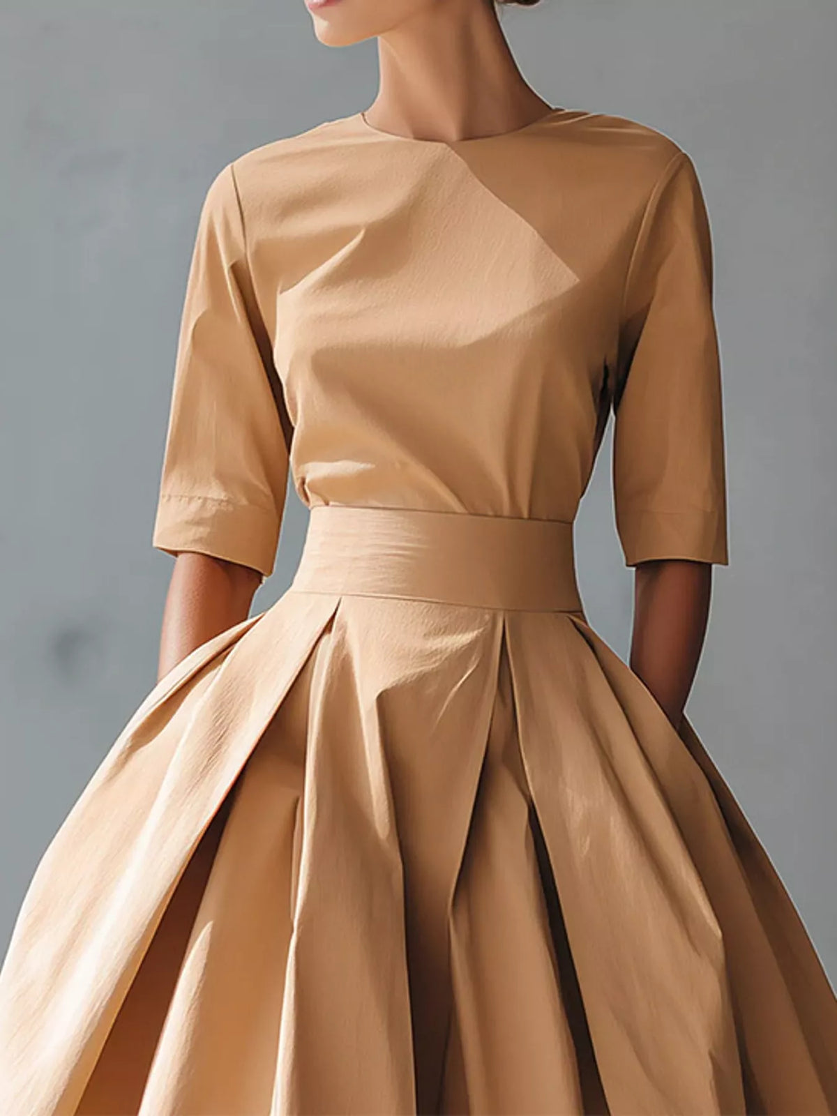 Round neck short sleeve midi dress, construction and design details