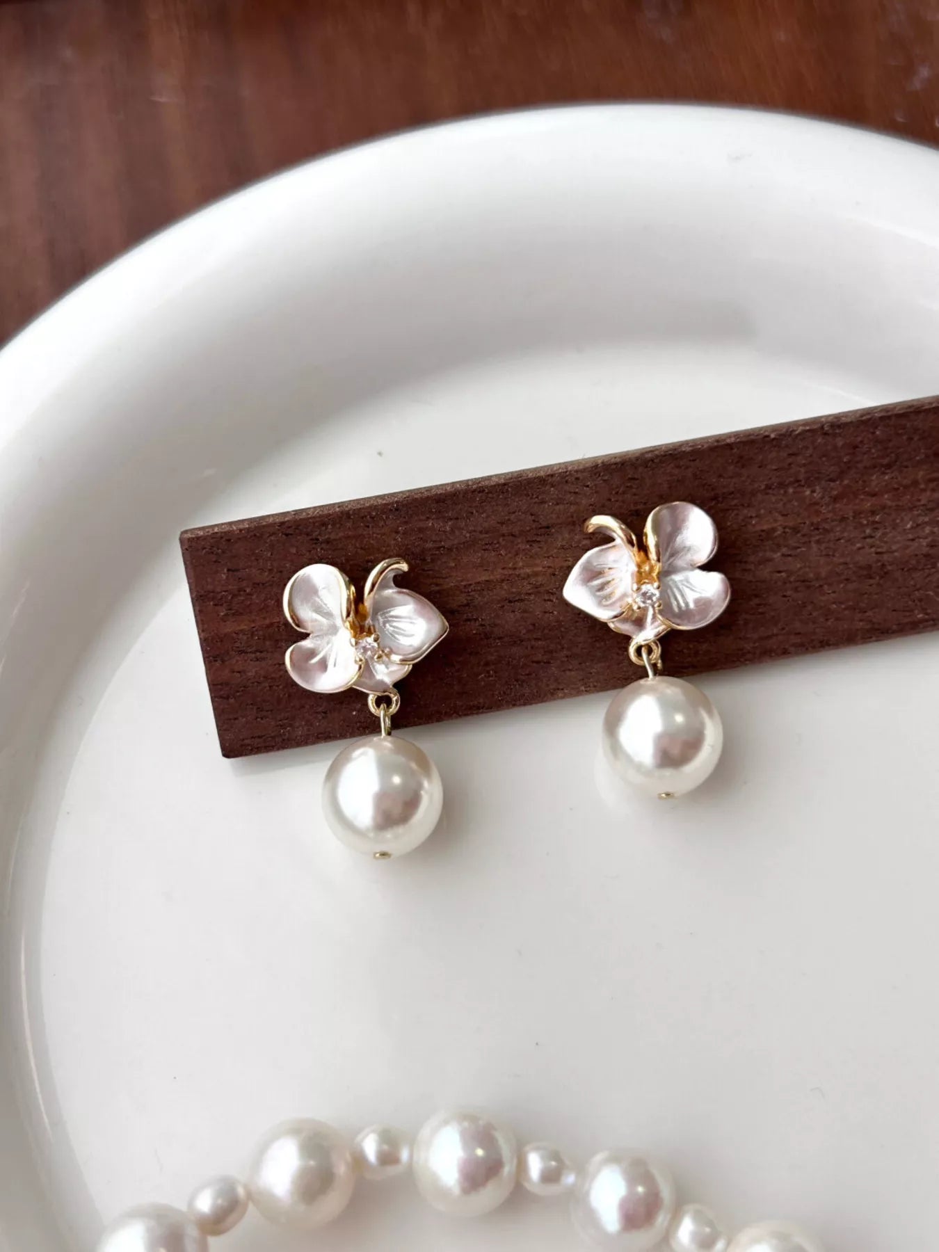 Trendsi Floral Pearl Drop Earrings -