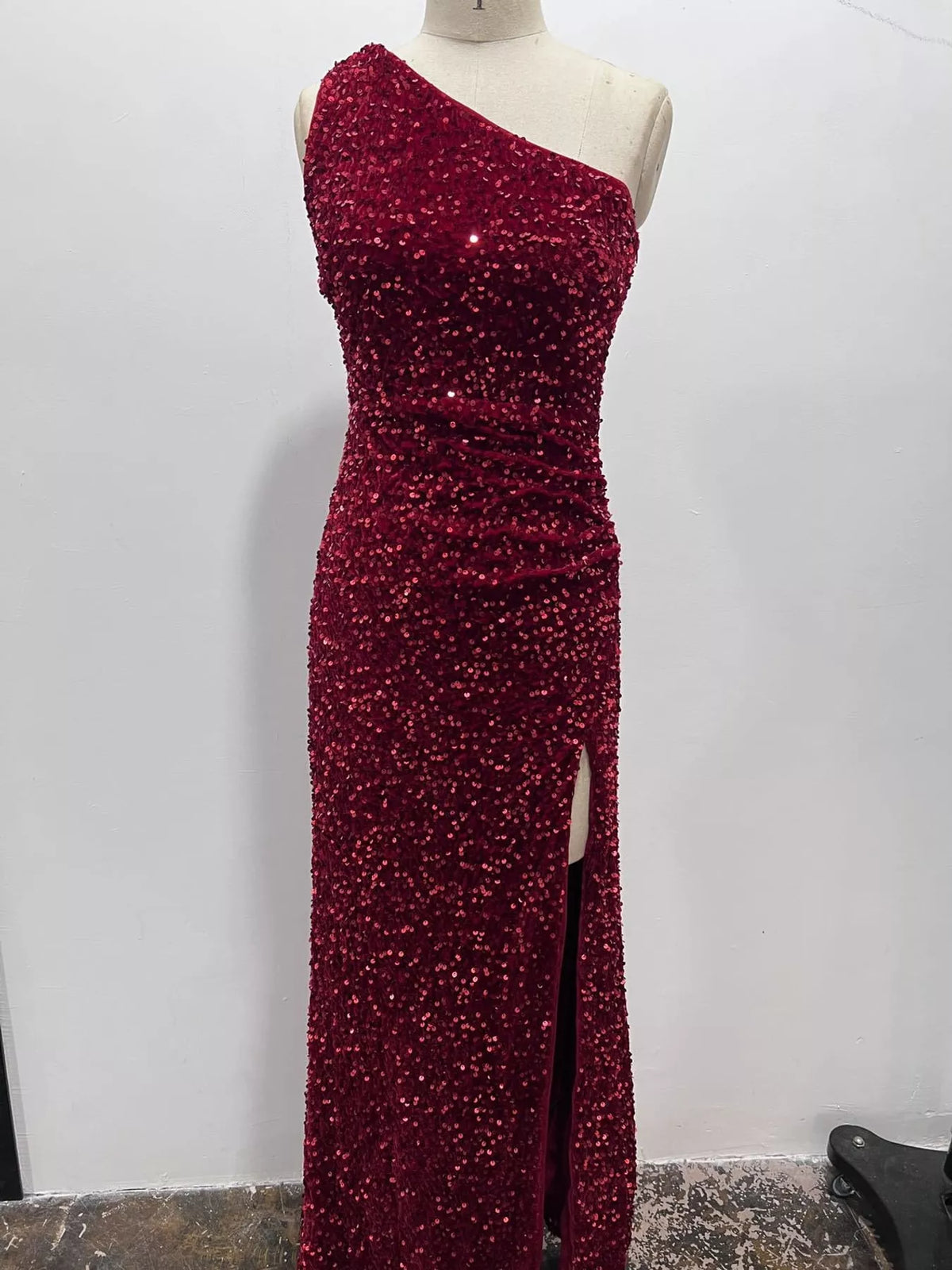 Sequin maxi dress, red mannequin front