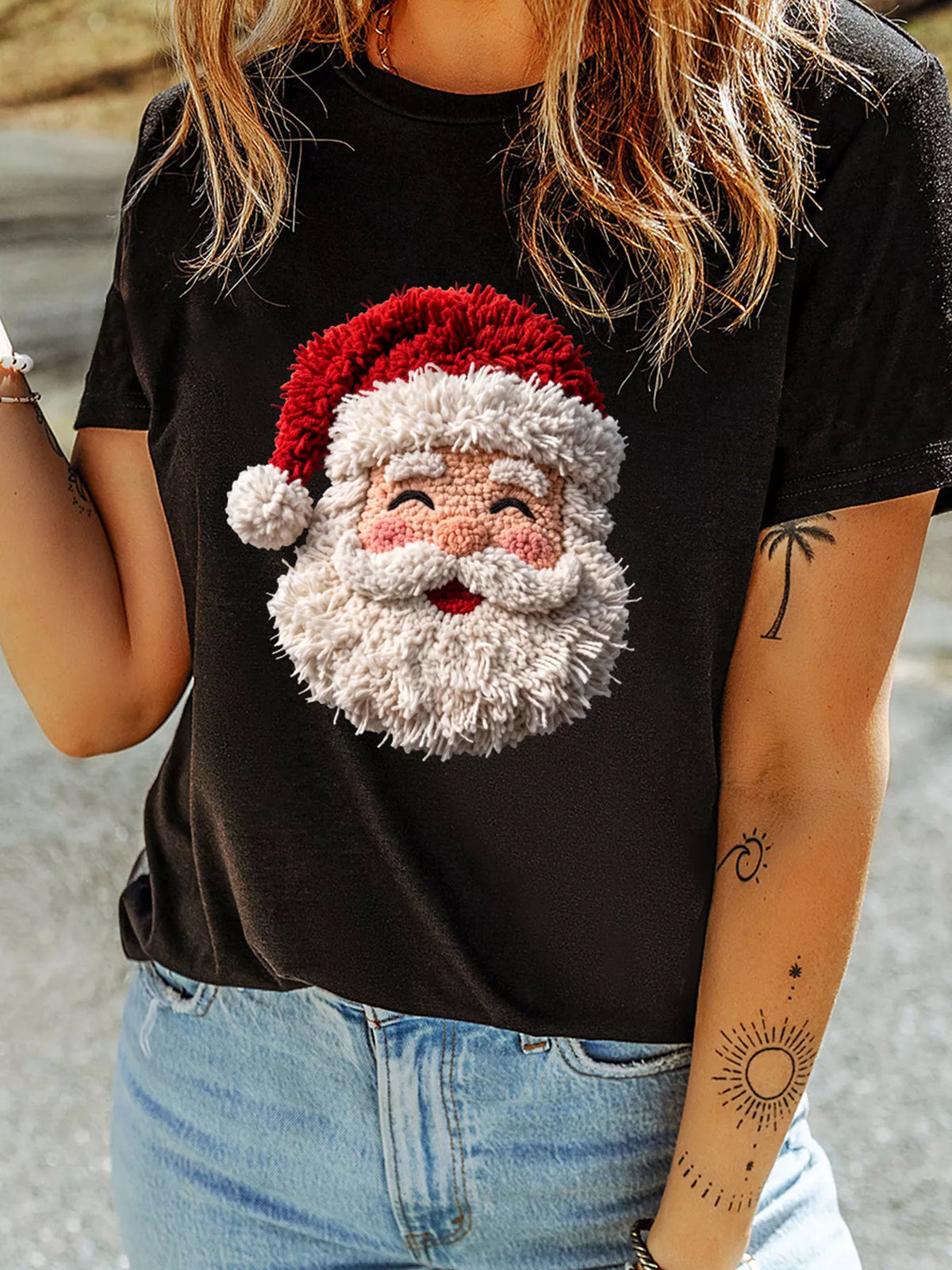Santa Tufted Graphic Round Neck T-Shirt in black, front view