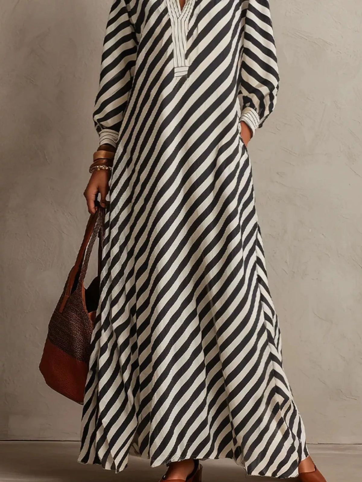 Striped Long Sleeves Maxi Dress in black, skirt detail
