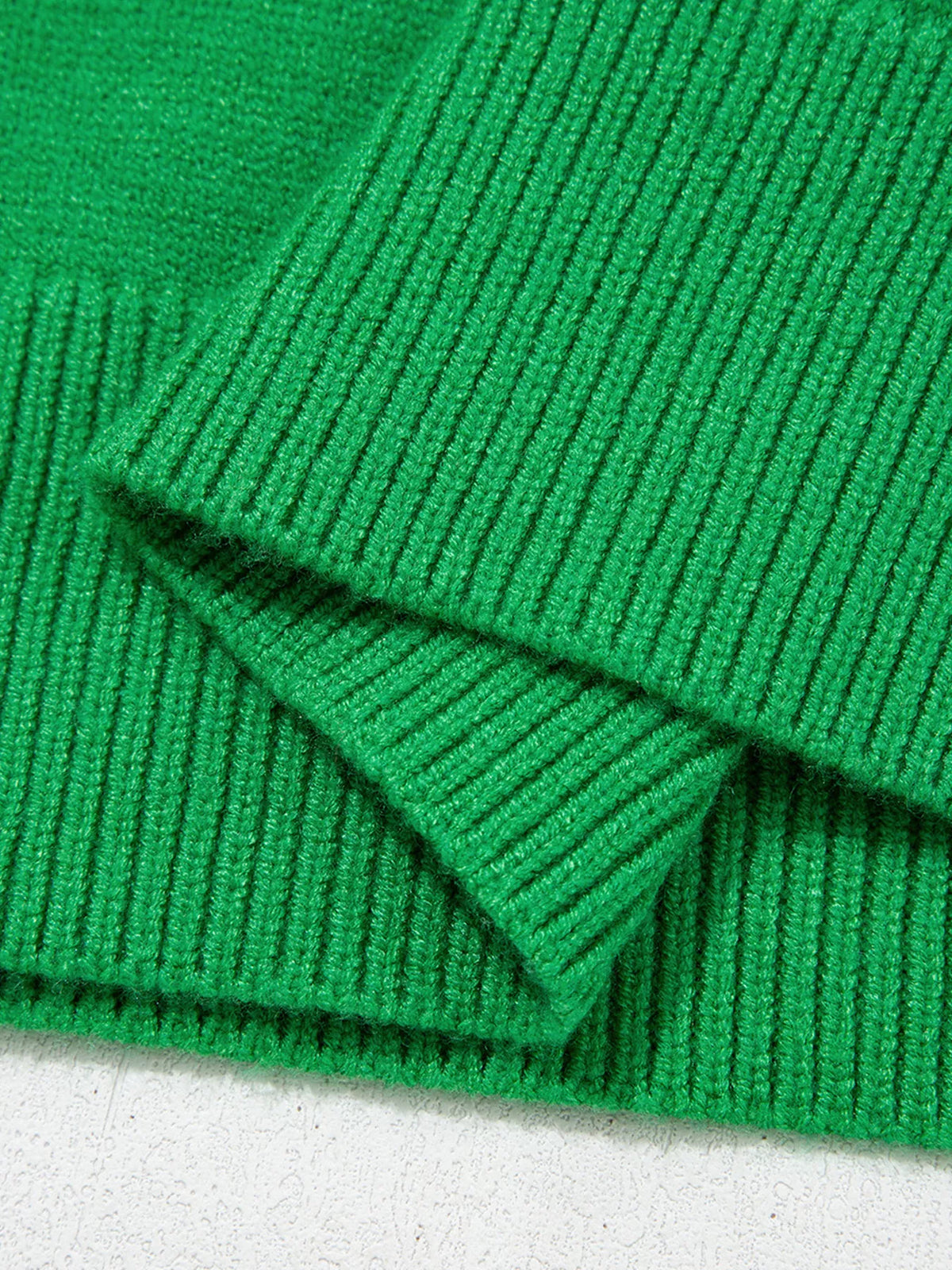 Christmas patch sweater, ribbed hem detail