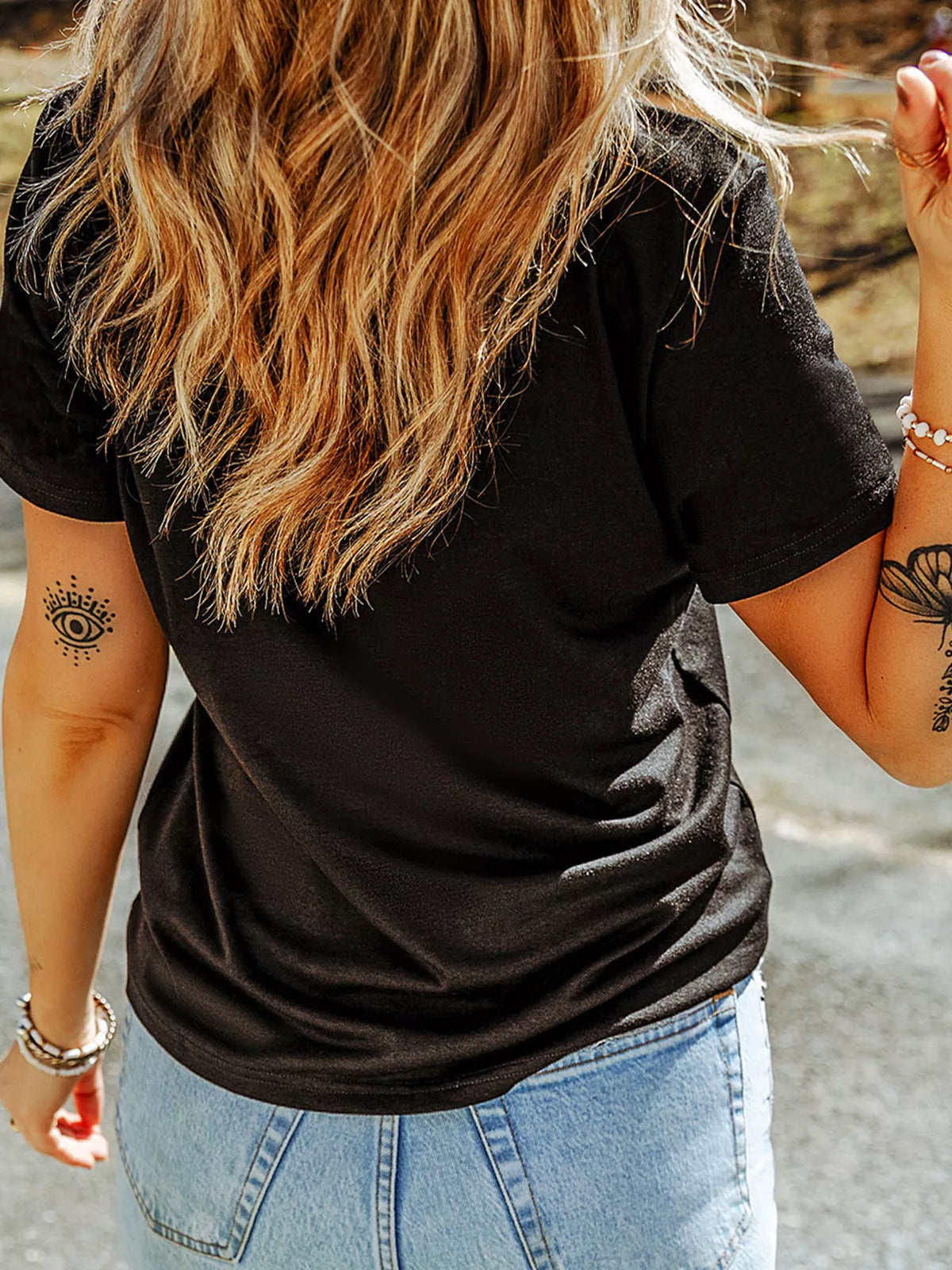 Santa Tufted Graphic Round Neck T-Shirt in black, back view