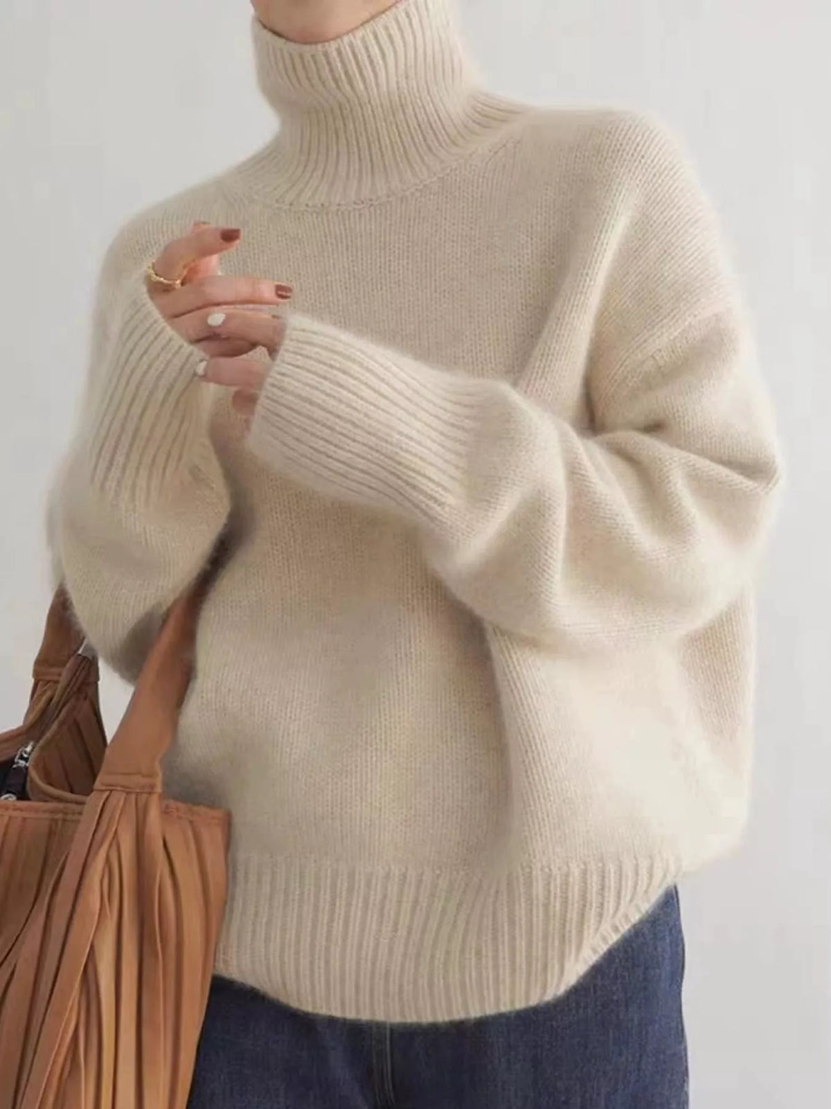 Turtleneck sweater, cream front