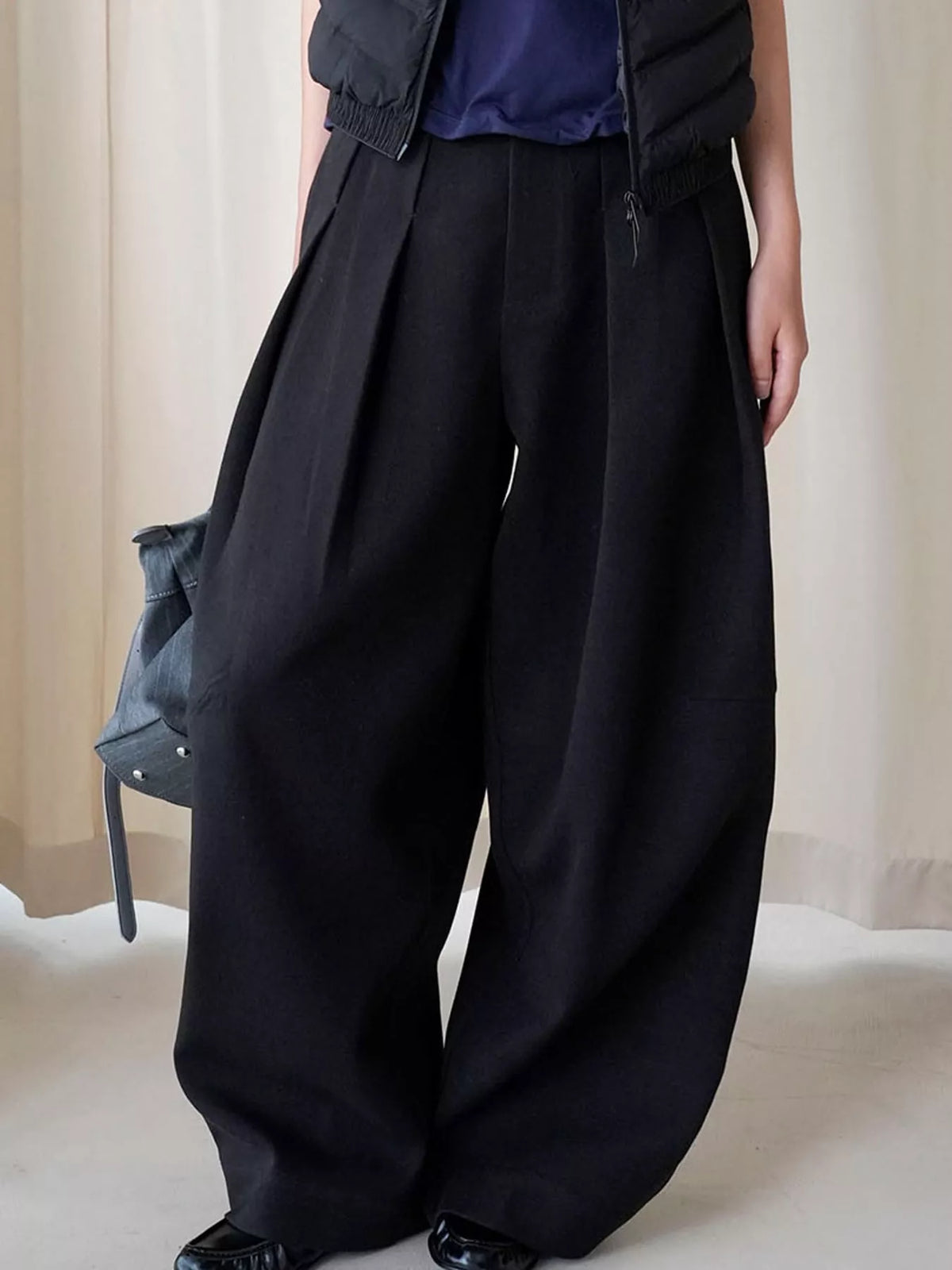 Pleated Wide-Leg Pants in black, side view