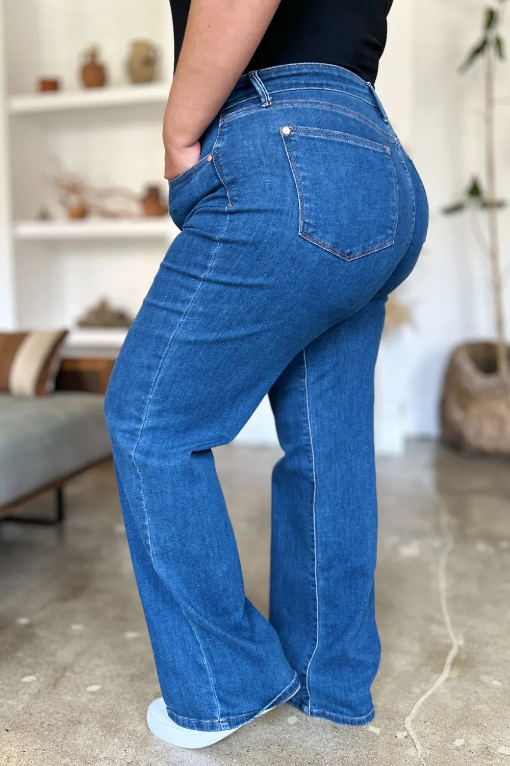 Women's high-rise straight-leg denim jeans - product view 3