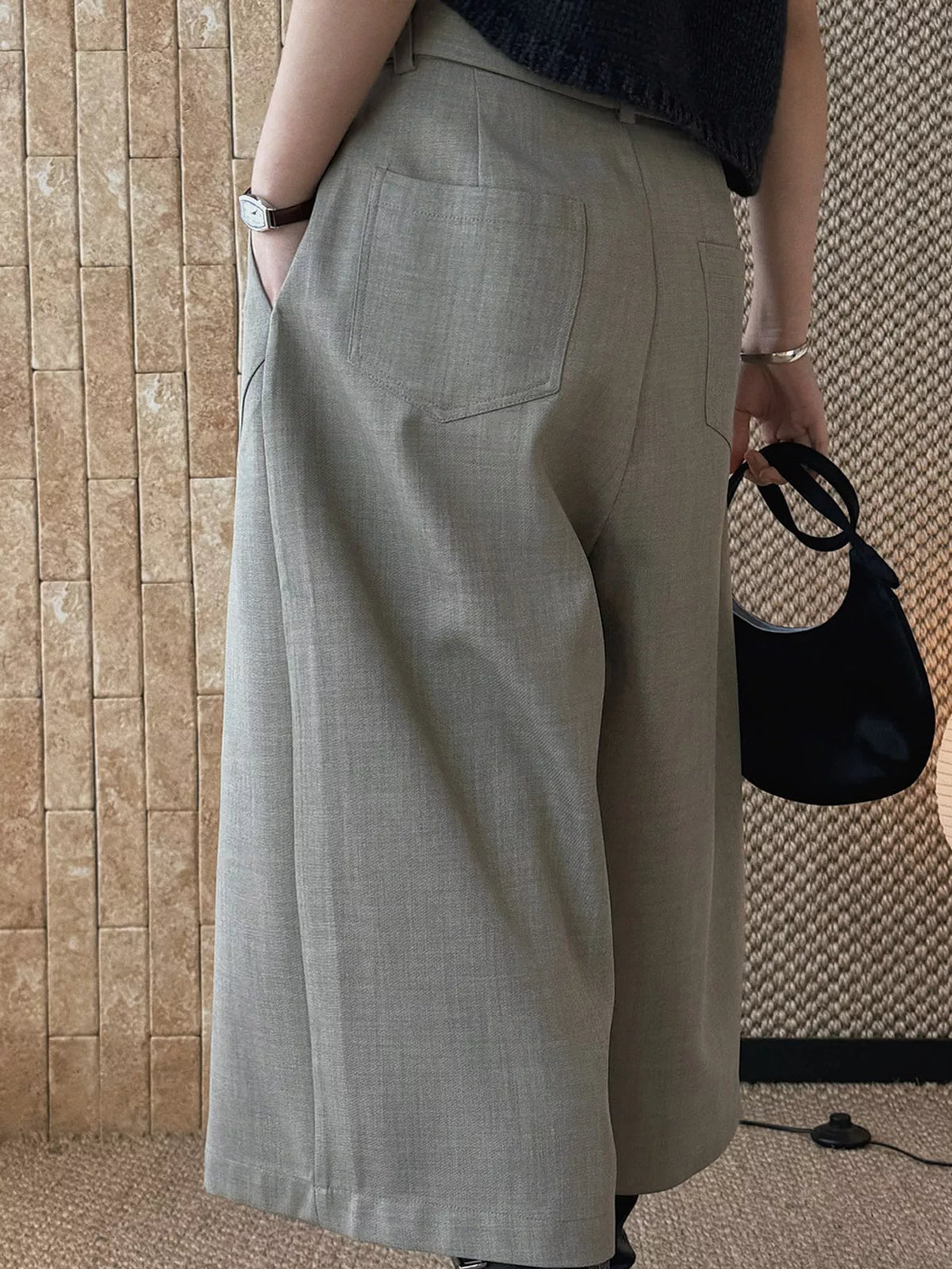 Capri pants, gray back