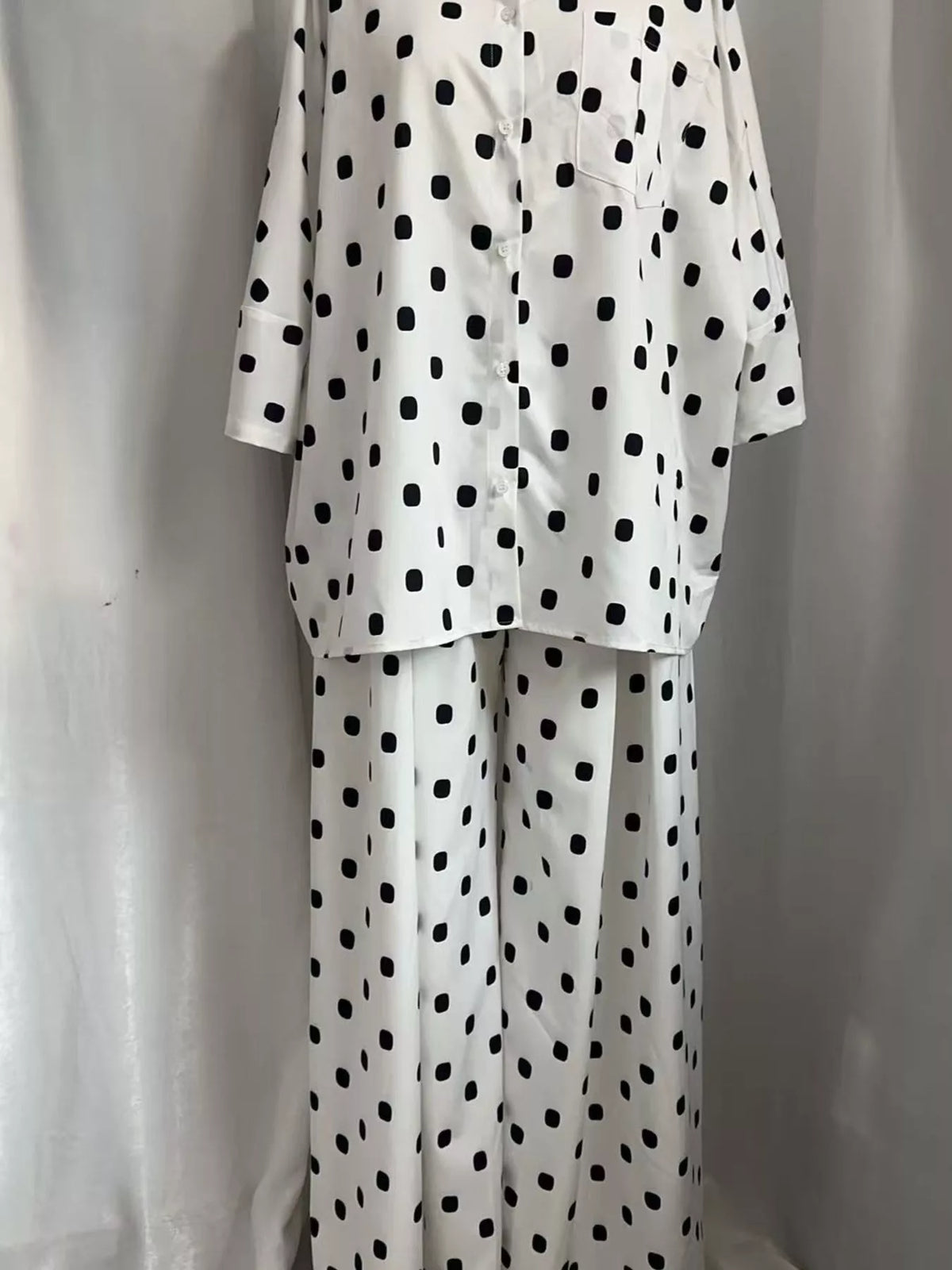 Collared 3/4 sleeve outfit set, construction and design details