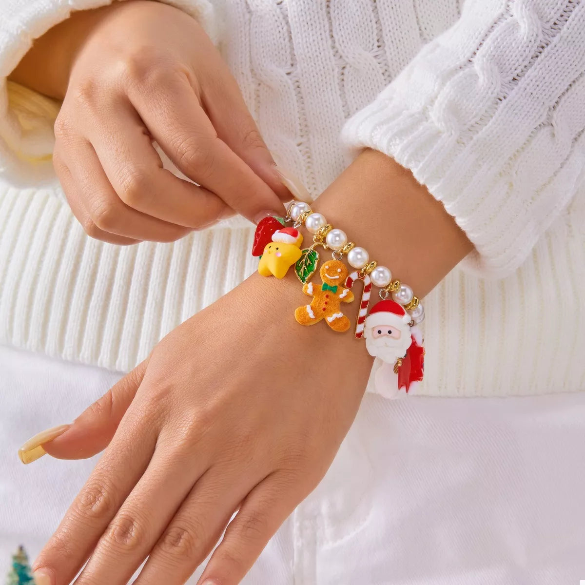 Trendsi Christmas Charm Pearl Bracelet -