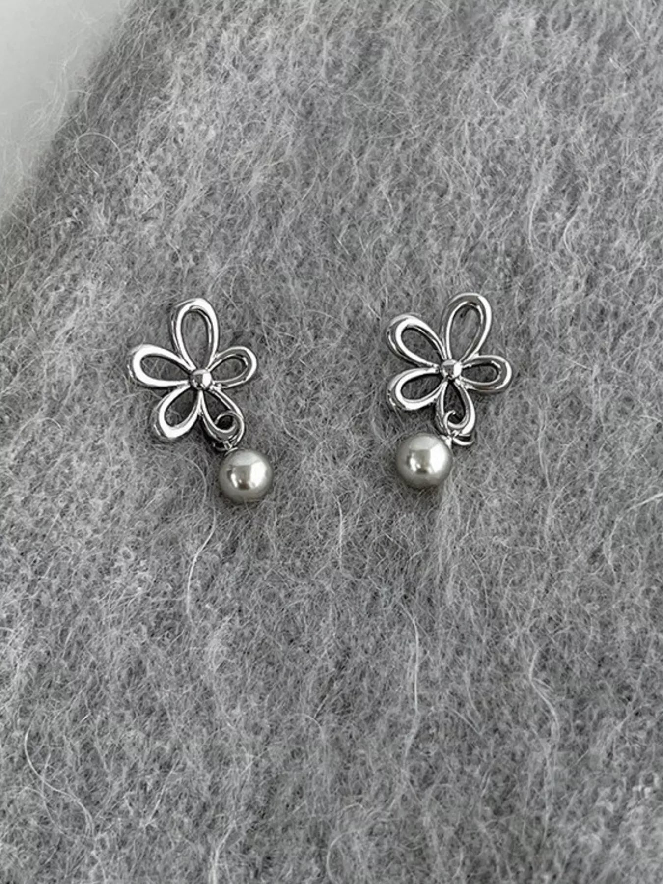 Trendsi Flower Pearl Drop Earrings -