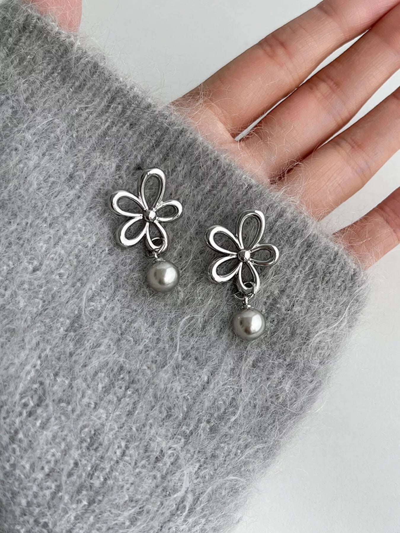 Trendsi Flower Pearl Drop Earrings -