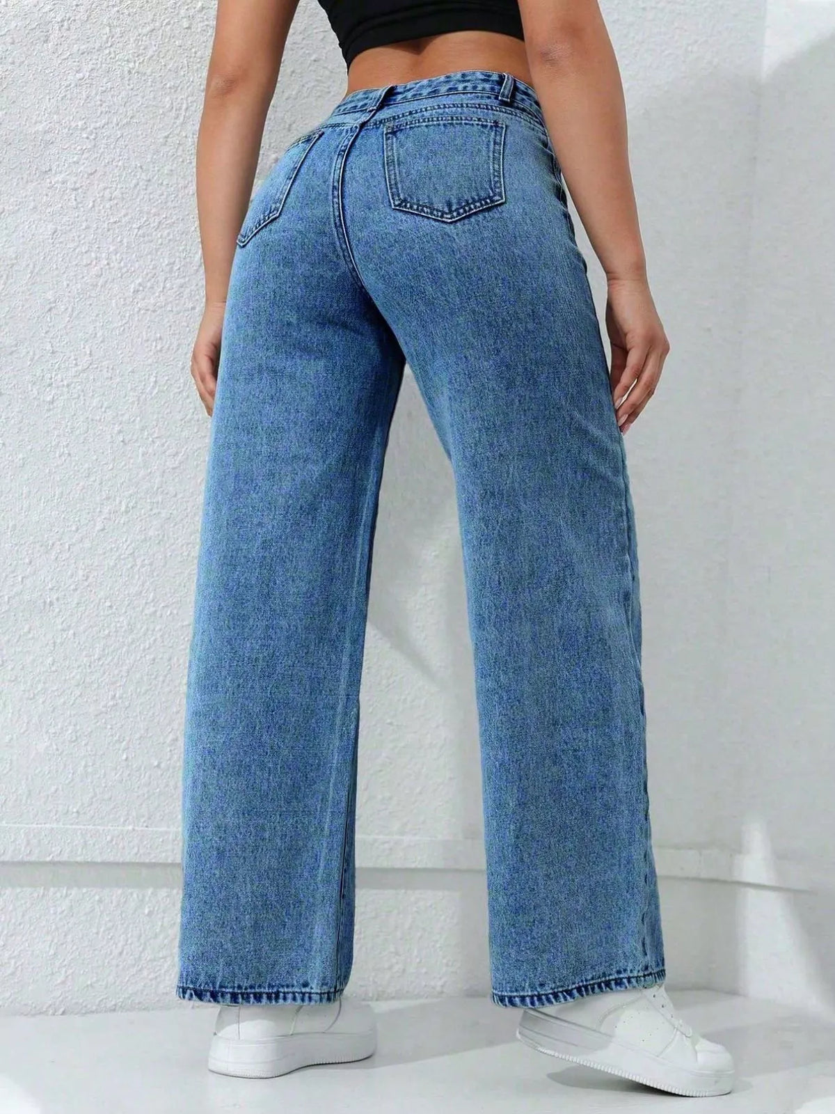 Women's High-Waisted Wide-Leg Jeans in Blue, detail view
