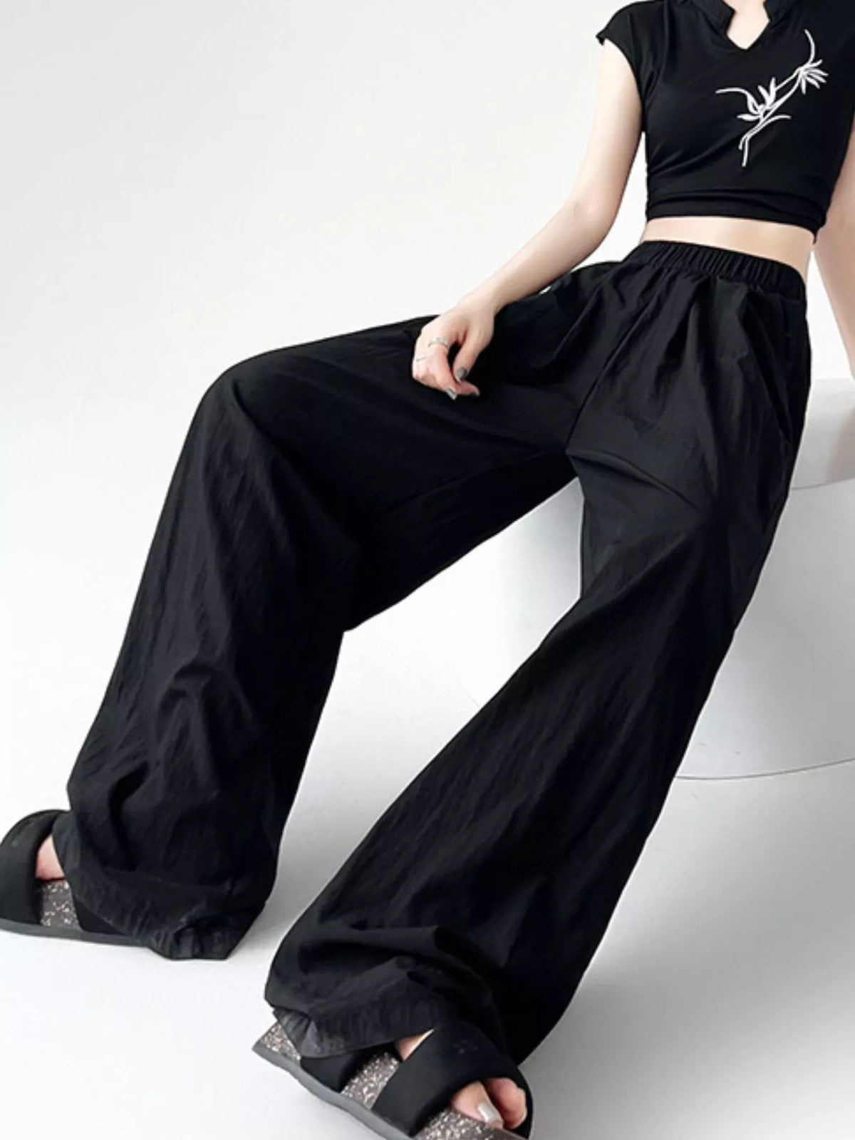 Women's High-Waisted Loose Fit Wide-Leg Casual Pants in black — front view