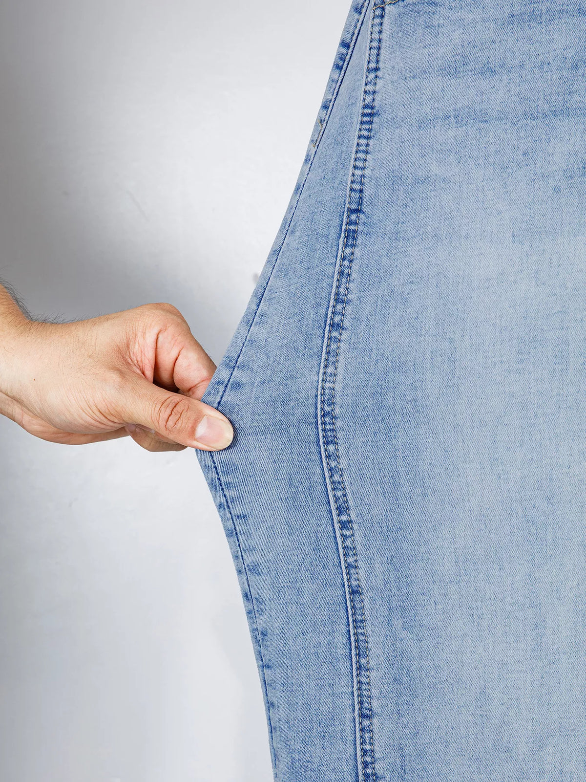 Cuffed Wide-Leg Jeans in light blue, construction detail
