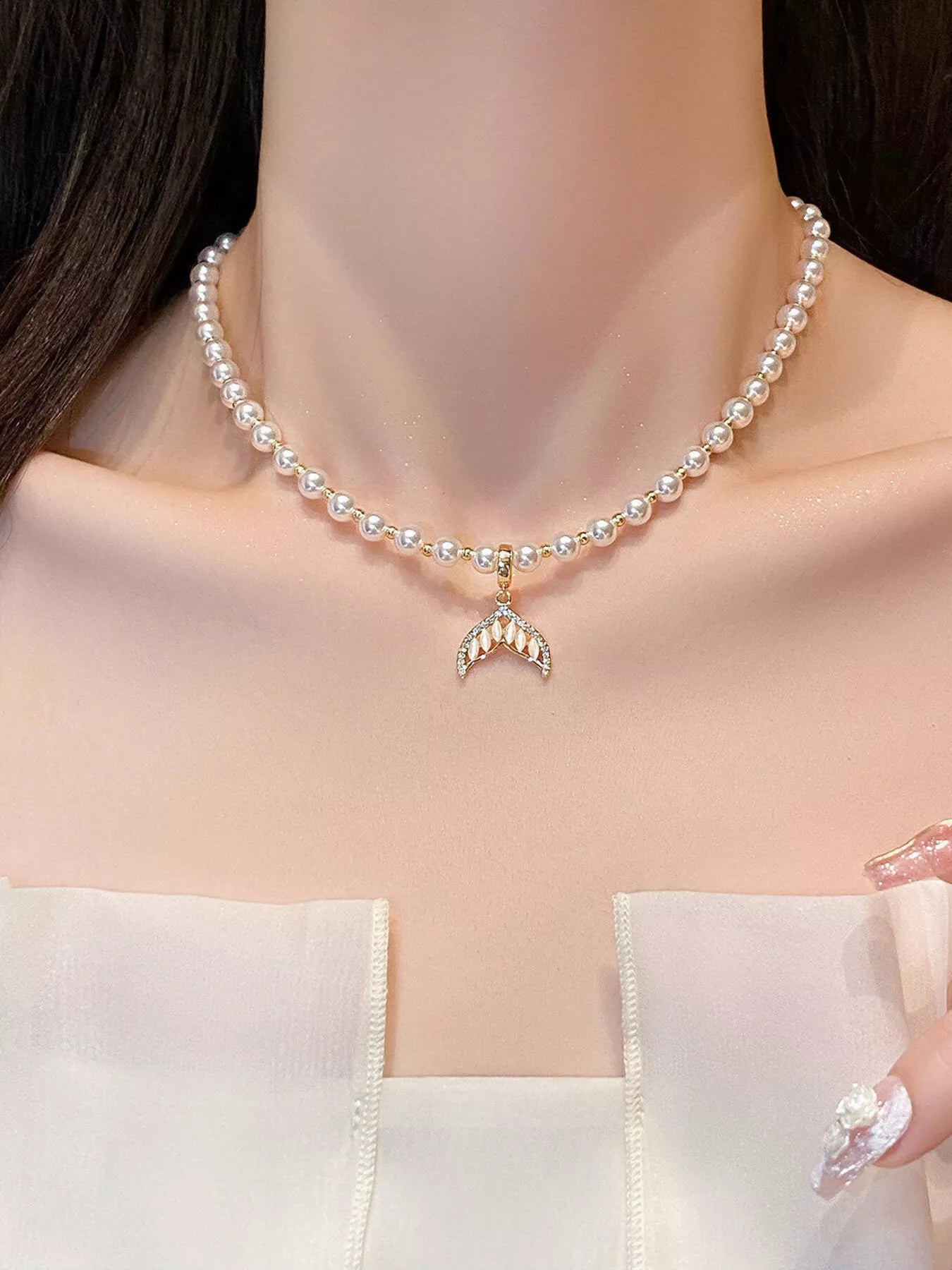 Trendsi Pearl Mermaid Tail Pendant Necklace -