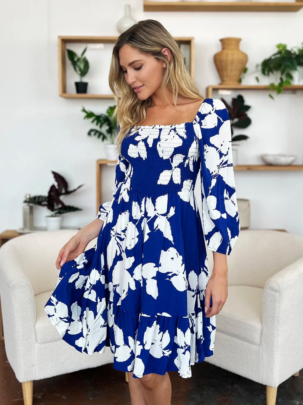 Women's apparel – product view 18