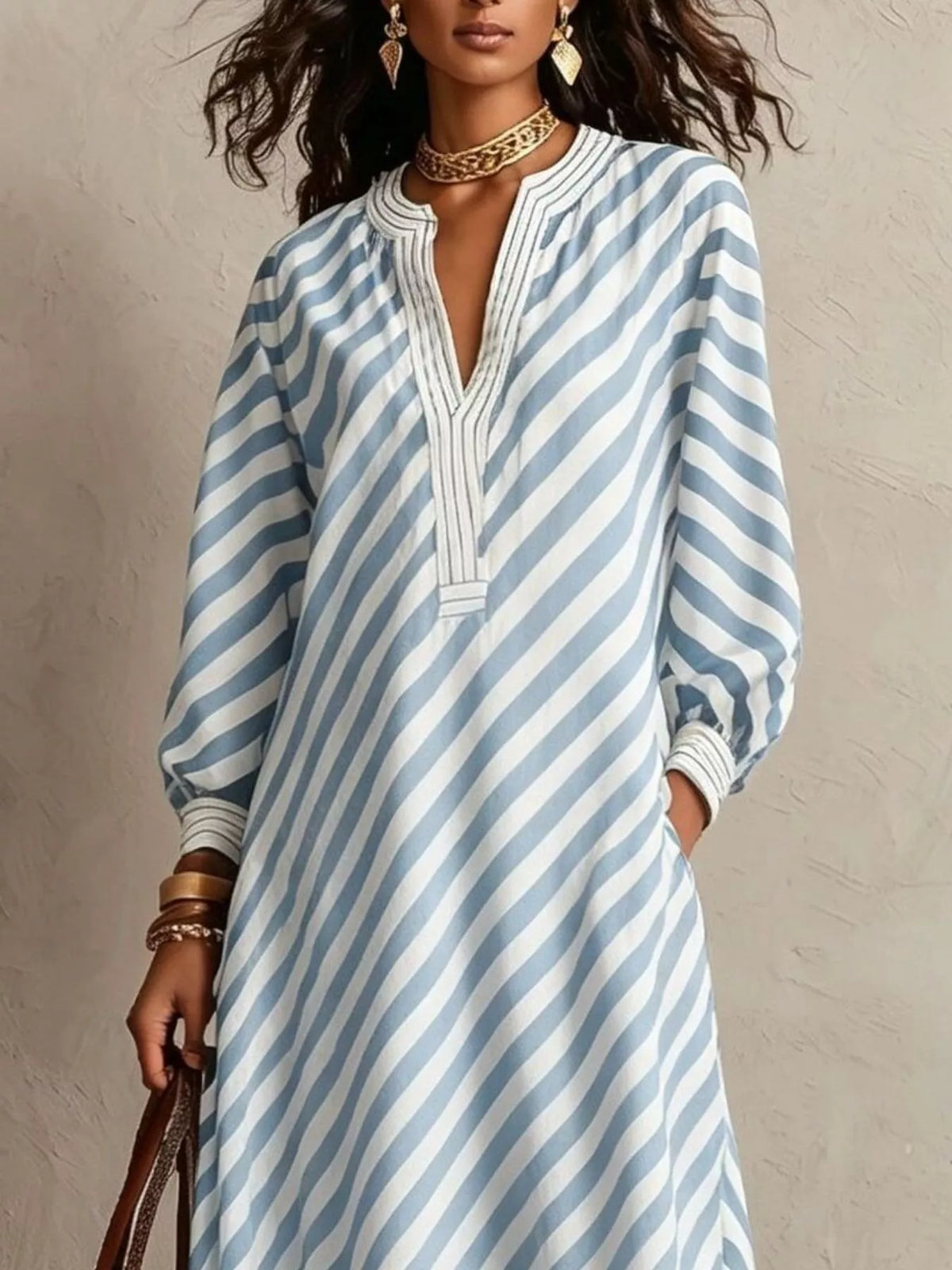 Striped Long Sleeves Maxi Dress in blue, neckline detail