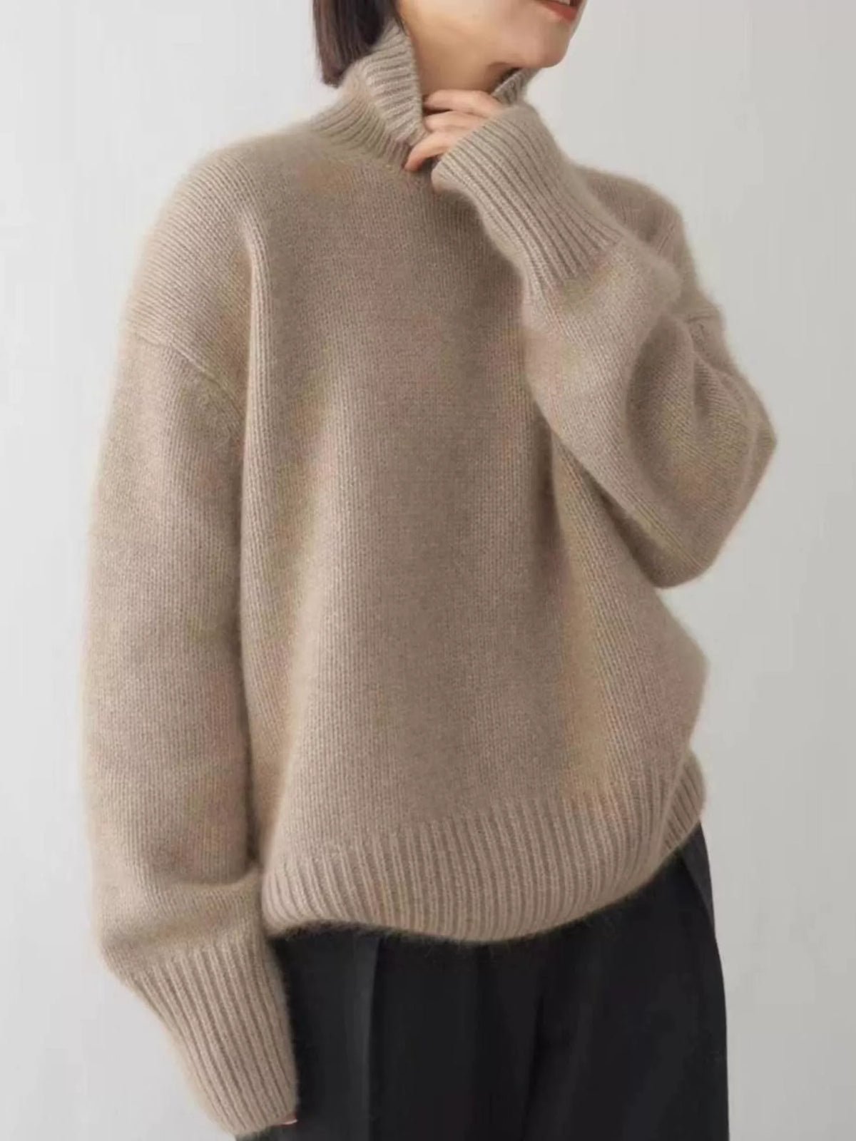 Turtleneck sweater, beige front