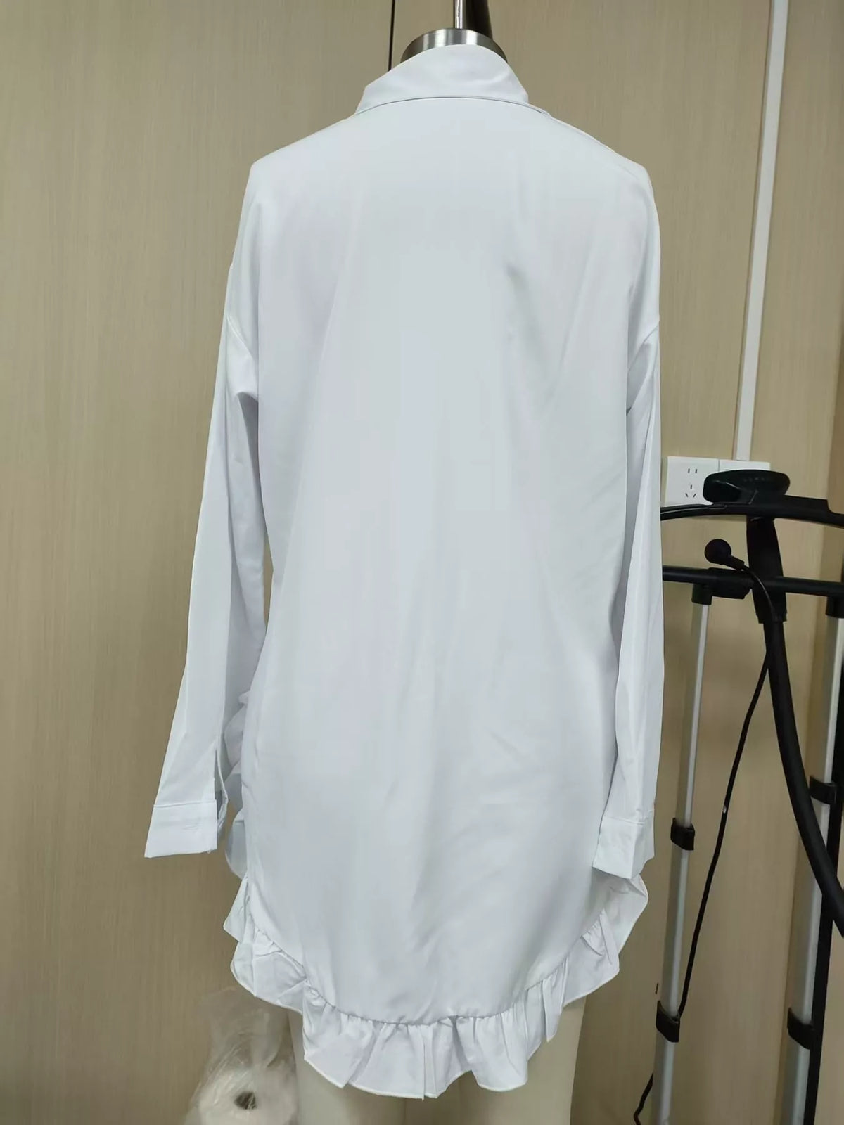 Long-sleeve shirt, back view