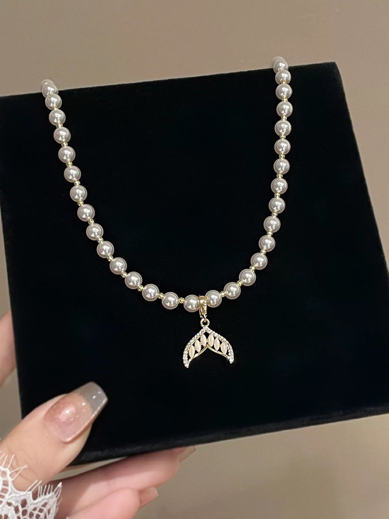 Trendsi Pearl Mermaid Tail Pendant Necklace -